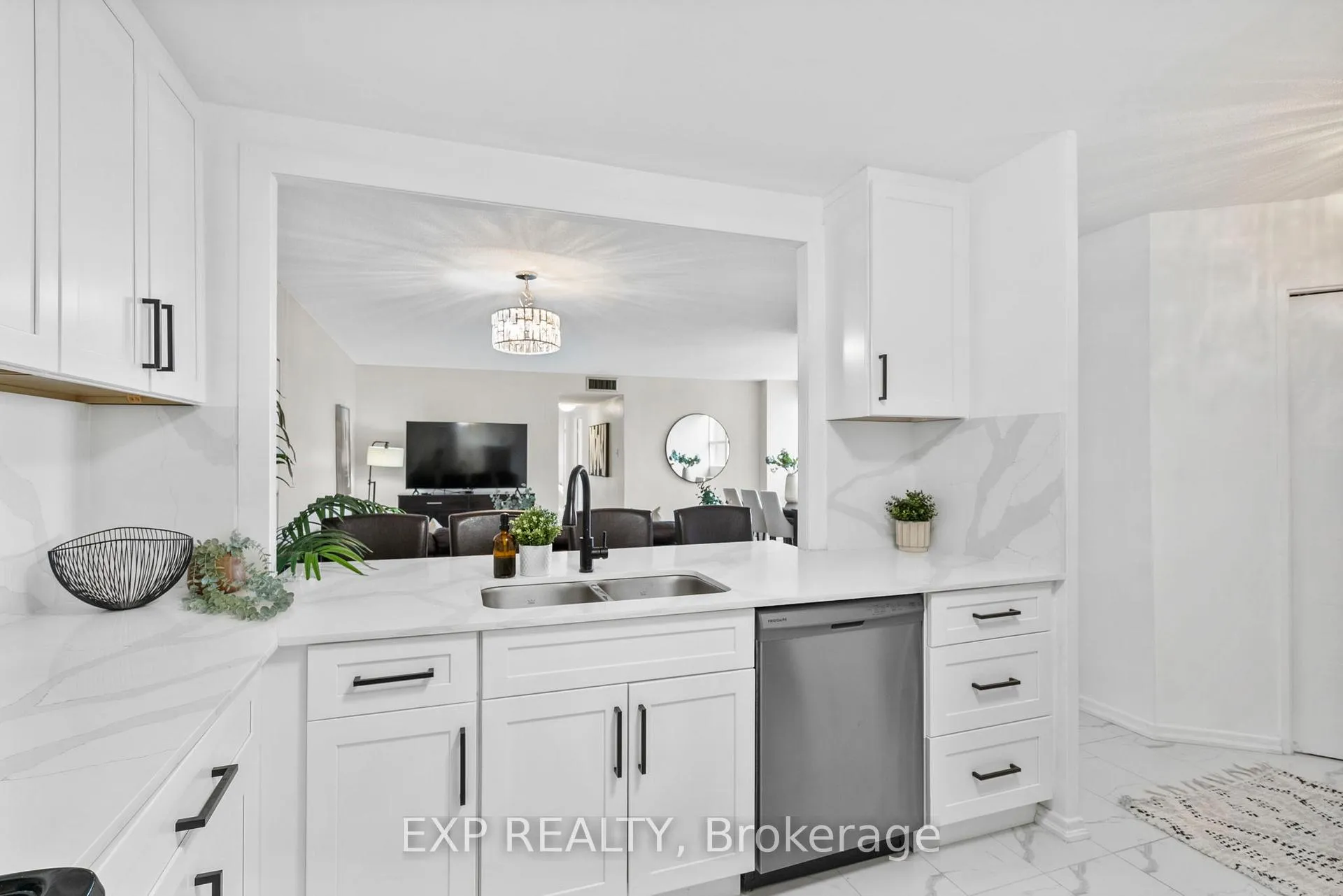 Photo 4 of Unit 905, 2323 Confederation Parkway, Mississauga, Cooksville — HOMEH