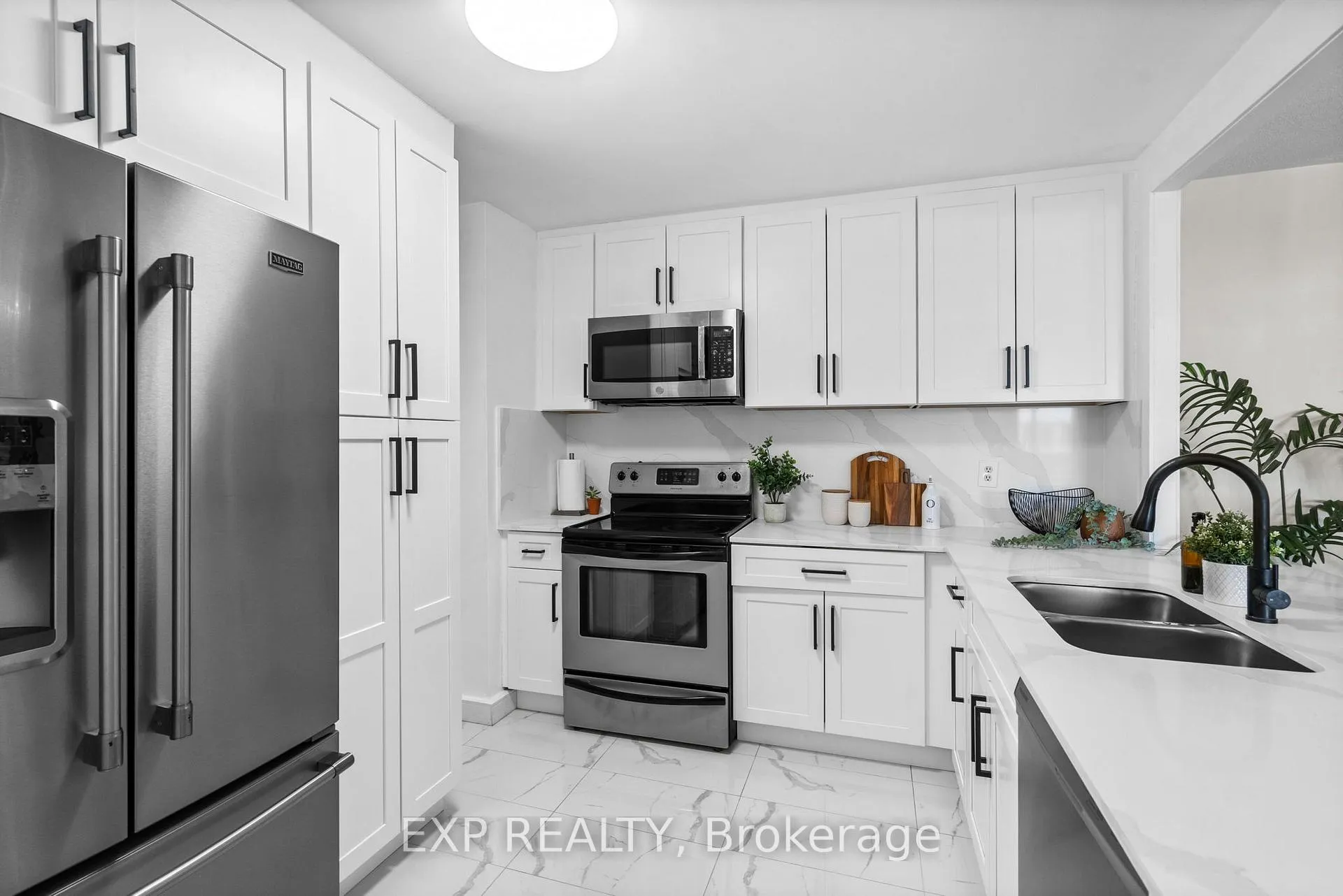 Photo 5 of Unit 905, 2323 Confederation Parkway, Mississauga, Cooksville — HOMEH
