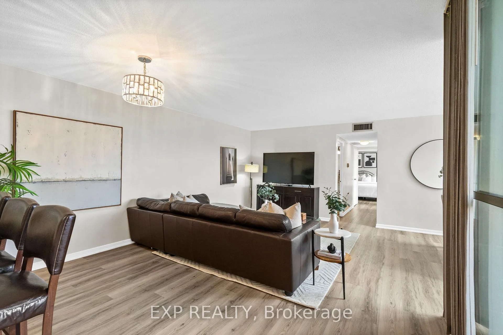 Photo 7 of Unit 905, 2323 Confederation Parkway, Mississauga, Cooksville — HOMEH