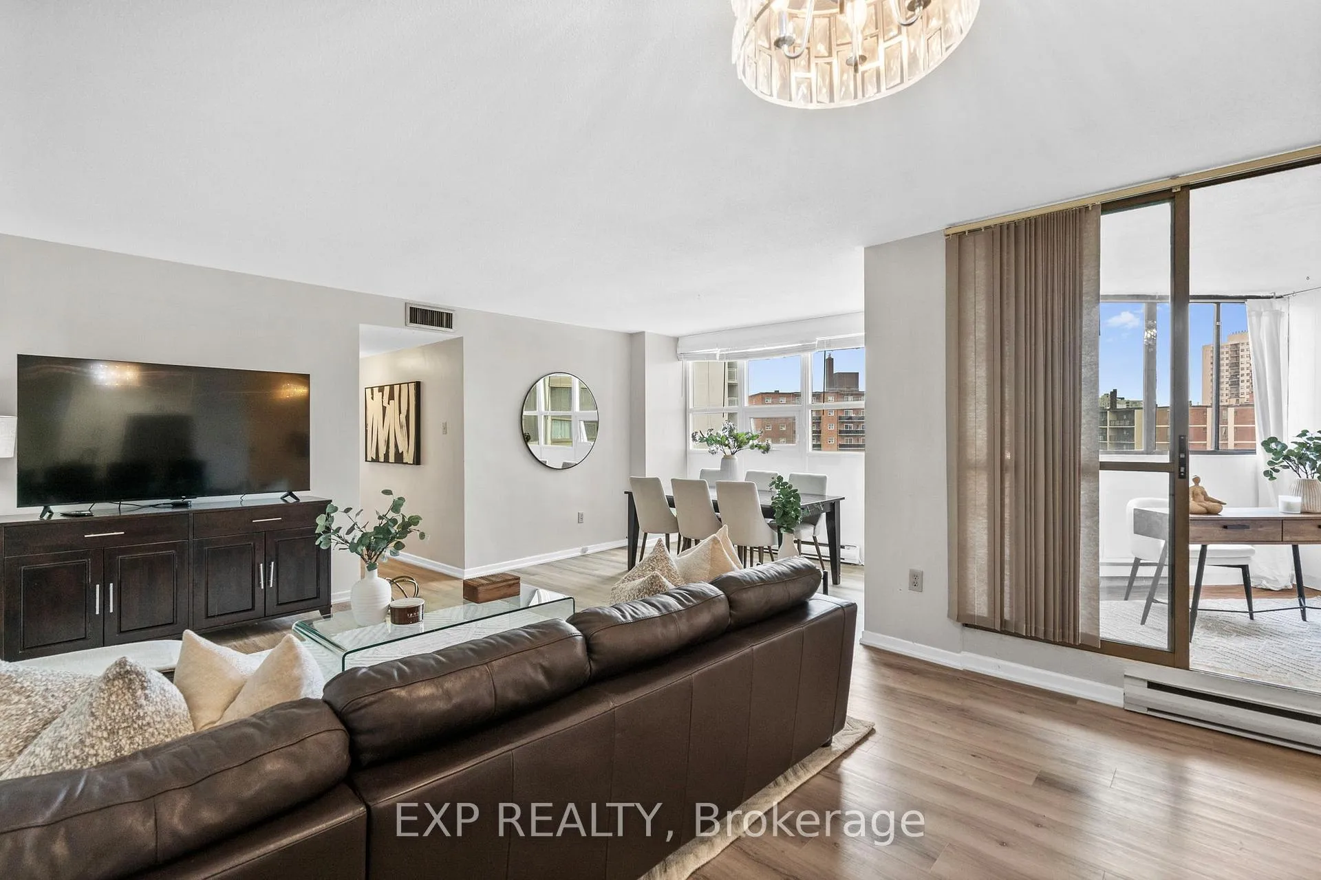 Photo 9 of Unit 905, 2323 Confederation Parkway, Mississauga, Cooksville — HOMEH