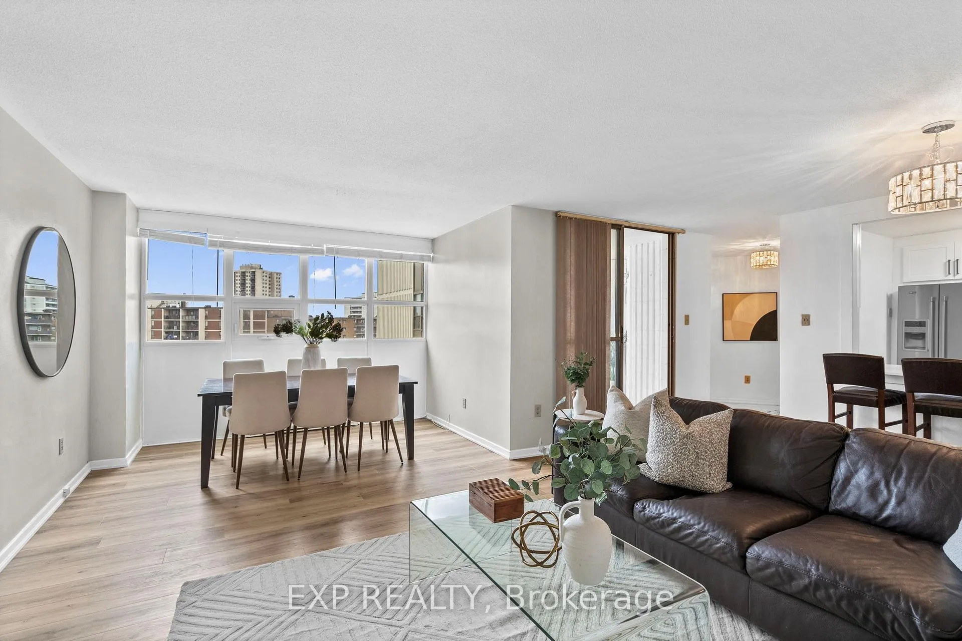 Photo 12 of Unit 905, 2323 Confederation Parkway, Mississauga, Cooksville — HOMEH