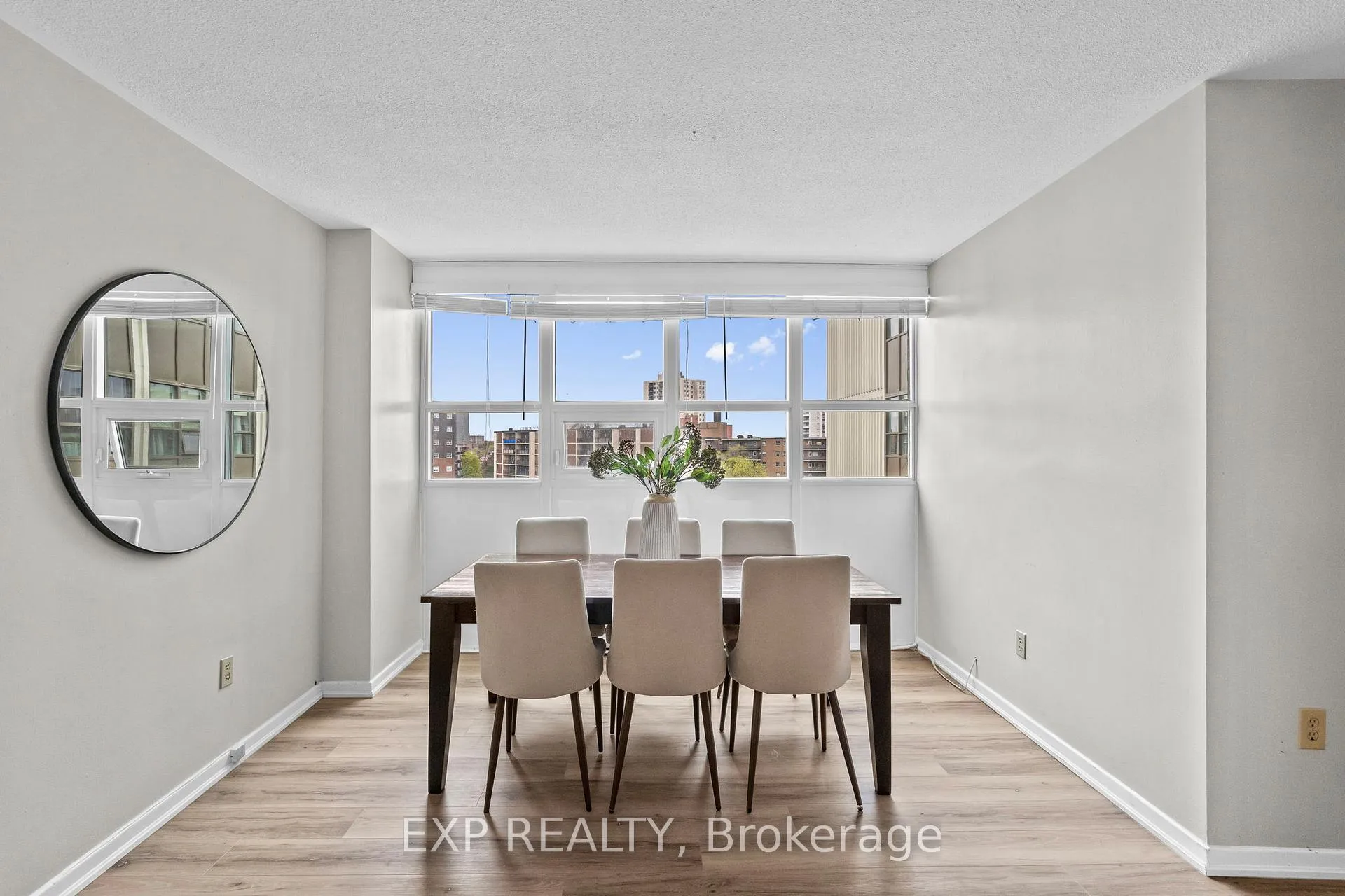 Photo 13 of Unit 905, 2323 Confederation Parkway, Mississauga, Cooksville — HOMEH