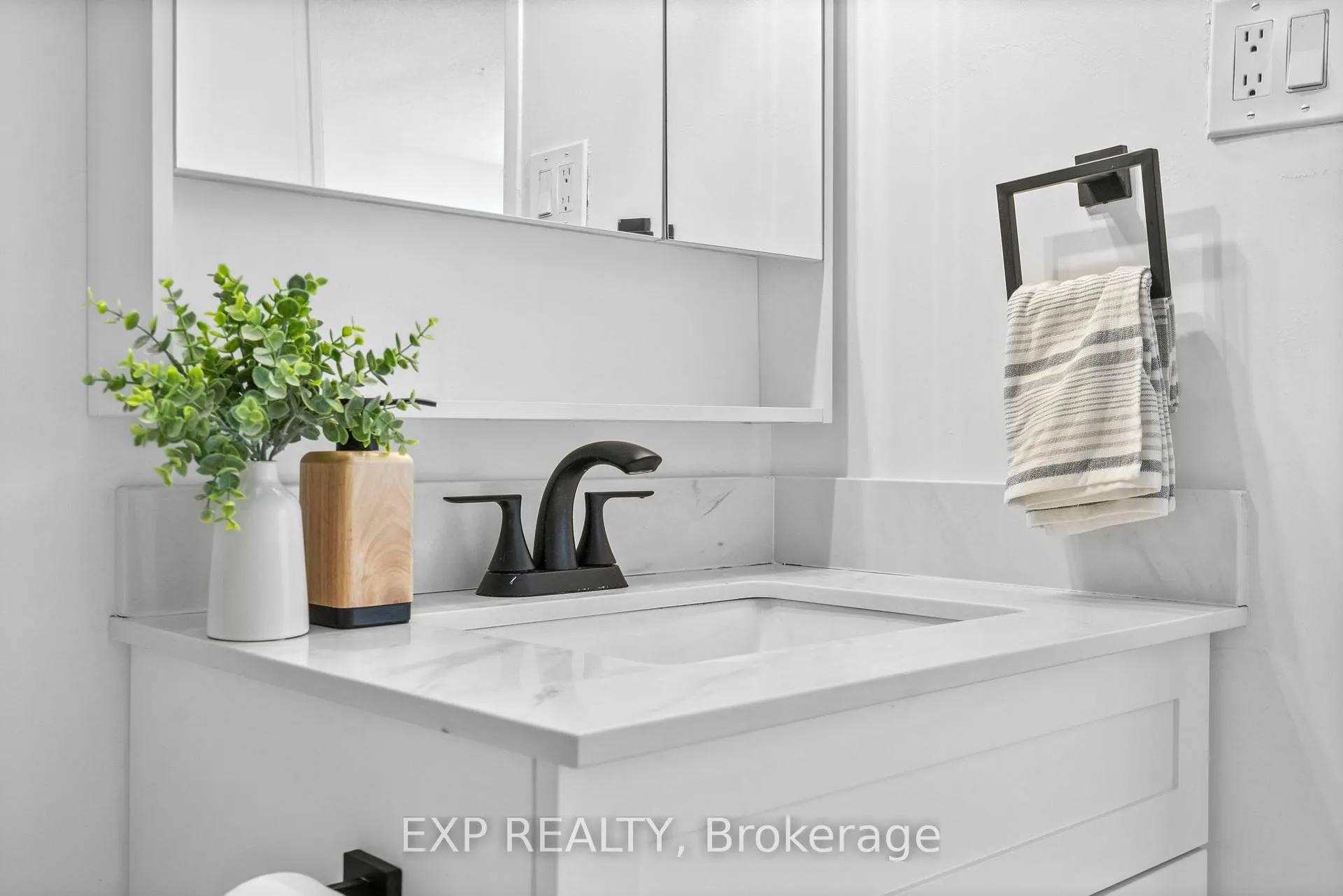 Photo 16 of Unit 905, 2323 Confederation Parkway, Mississauga, Cooksville — HOMEH