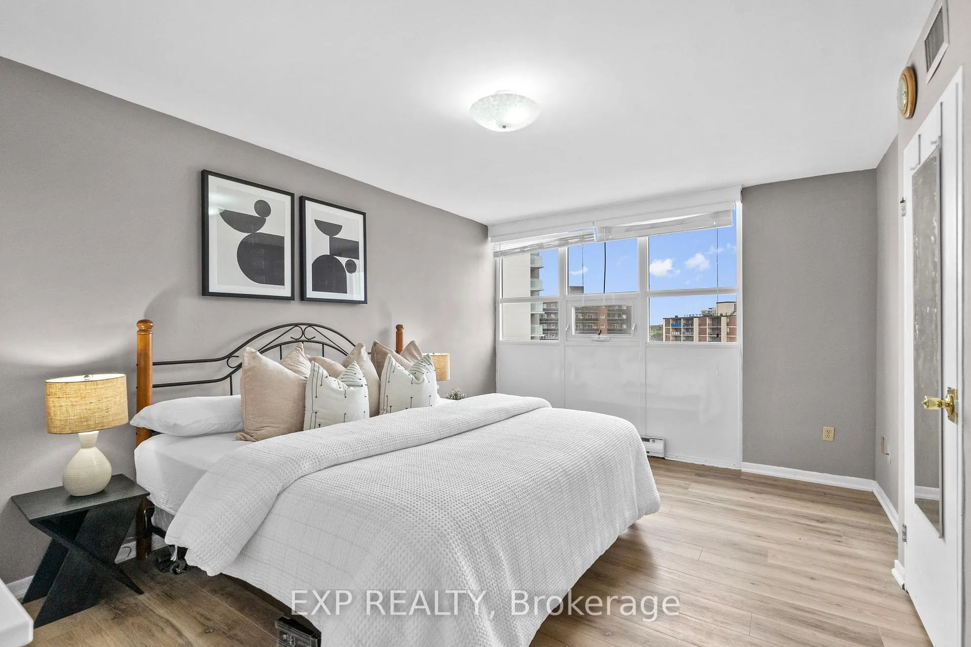 Photo 19 of Unit 905, 2323 Confederation Parkway, Mississauga, Cooksville — HOMEH