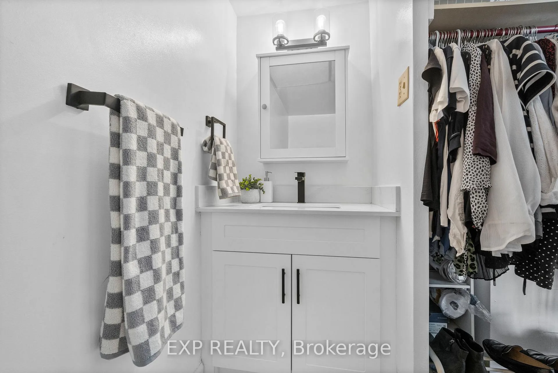 Photo 23 of Unit 905, 2323 Confederation Parkway, Mississauga, Cooksville — HOMEH