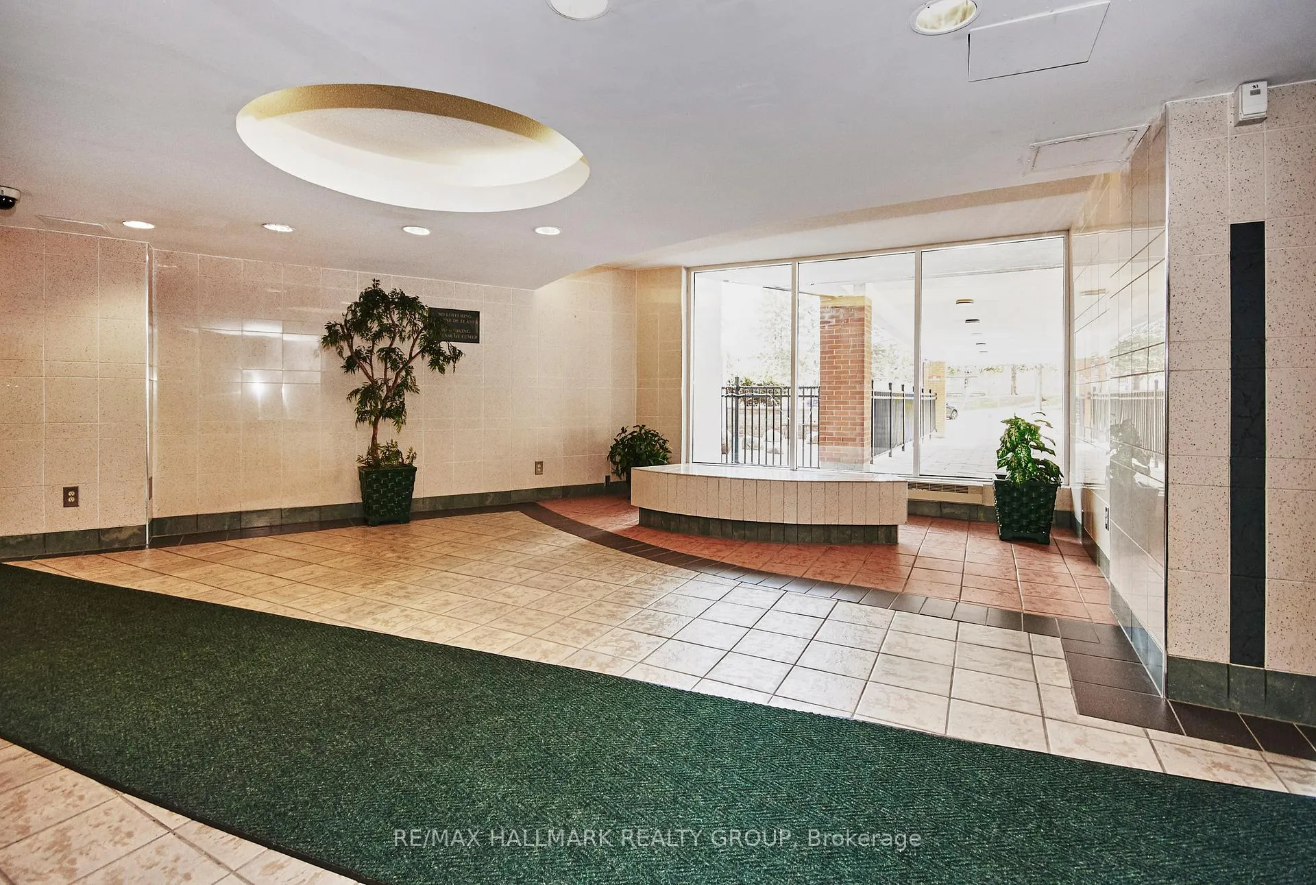 Photo 3 of Unit 1002, 2000 Jasmine Crescent, Ottawa, Beacon Hill South — HOMEH