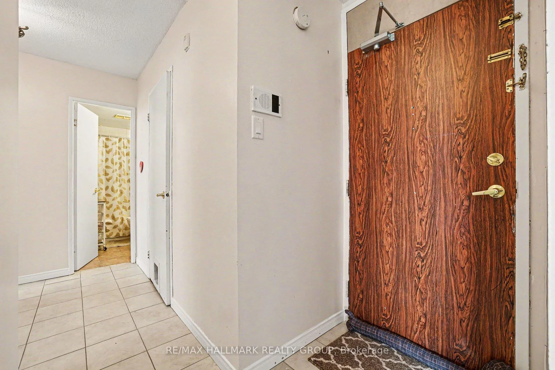 Photo 4 of Unit 1002, 2000 Jasmine Crescent, Ottawa, Beacon Hill South — HOMEH