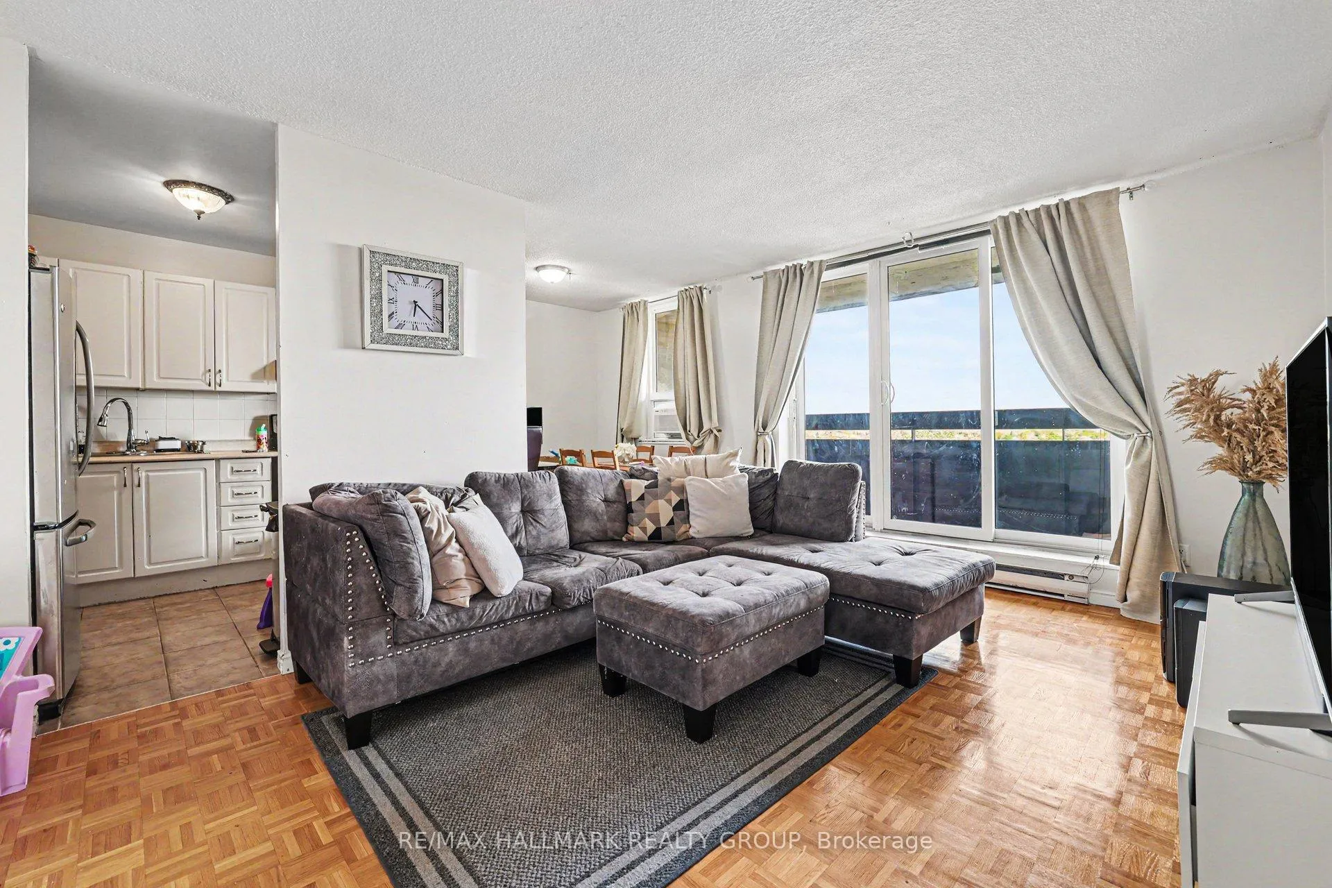Photo 5 of Unit 1002, 2000 Jasmine Crescent, Ottawa, Beacon Hill South — HOMEH