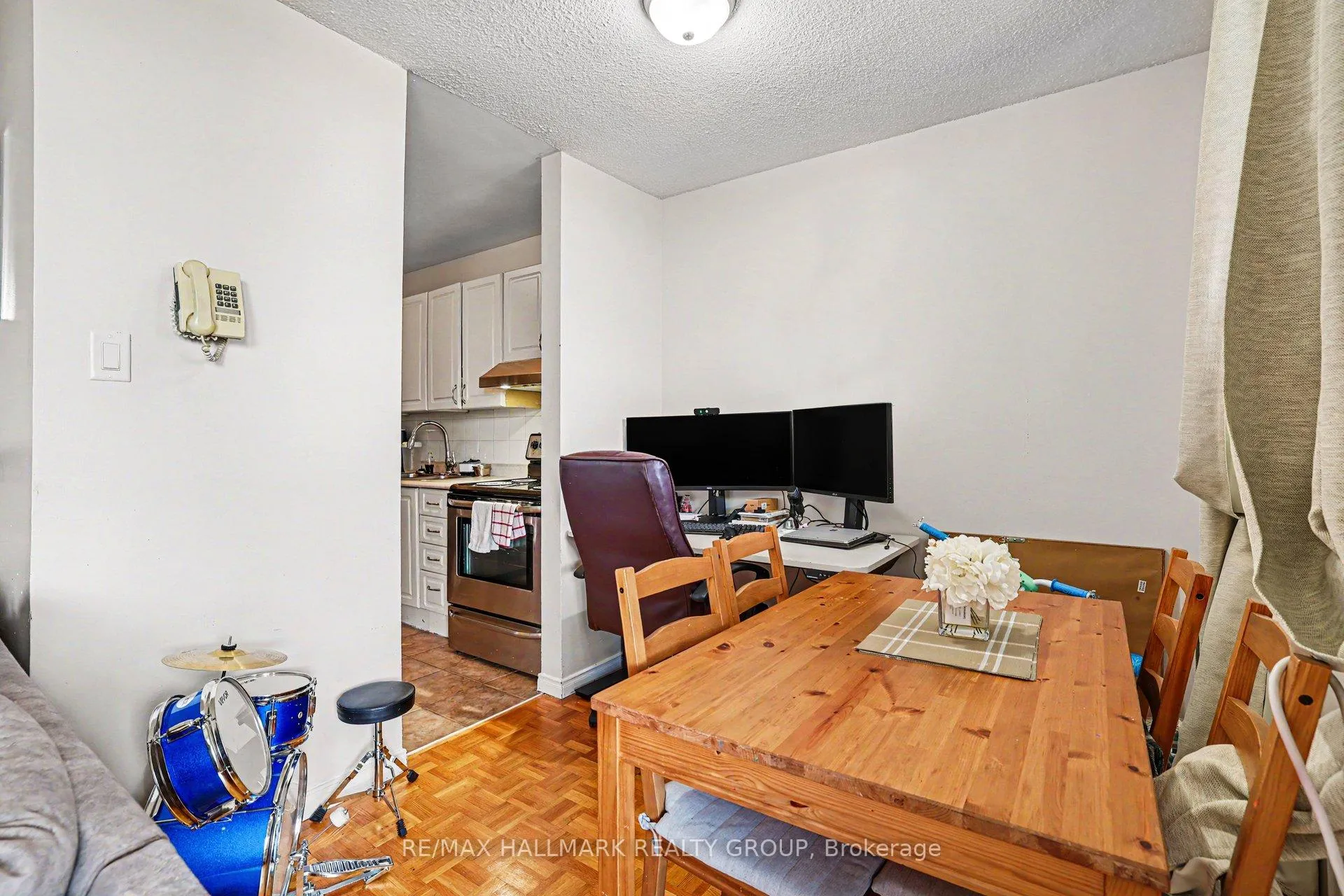 Photo 7 of Unit 1002, 2000 Jasmine Crescent, Ottawa, Beacon Hill South — HOMEH