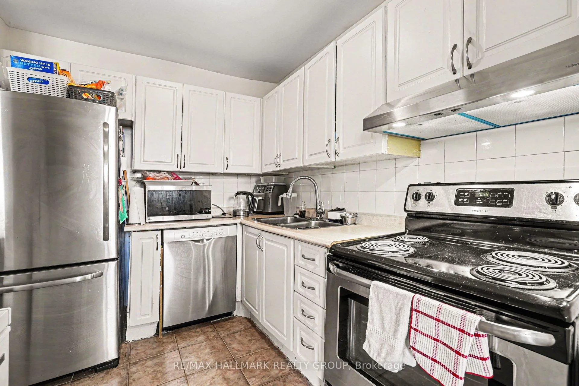 Photo 8 of Unit 1002, 2000 Jasmine Crescent, Ottawa, Beacon Hill South — HOMEH