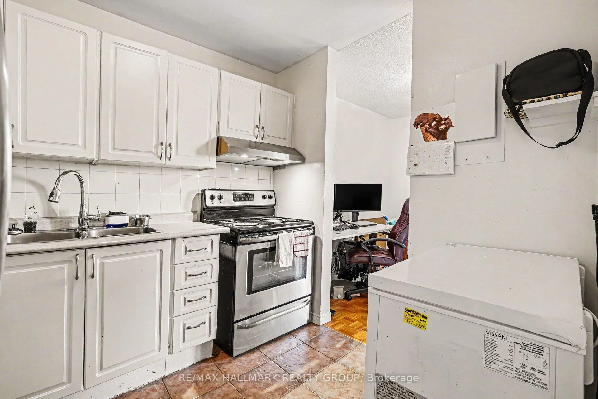 Photo 9 of Unit 1002, 2000 Jasmine Crescent, Ottawa, Beacon Hill South — HOMEH