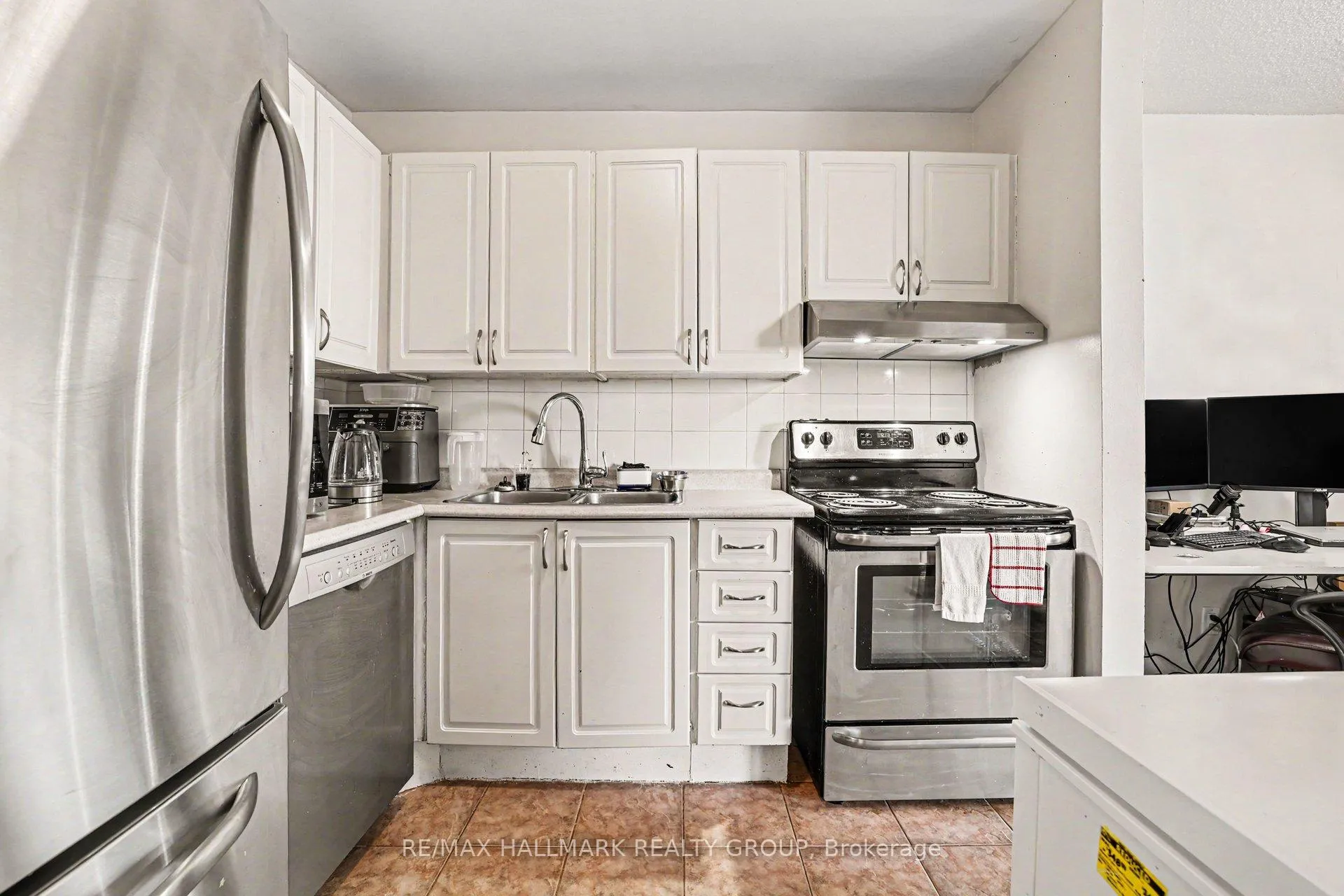 Photo 10 of Unit 1002, 2000 Jasmine Crescent, Ottawa, Beacon Hill South — HOMEH
