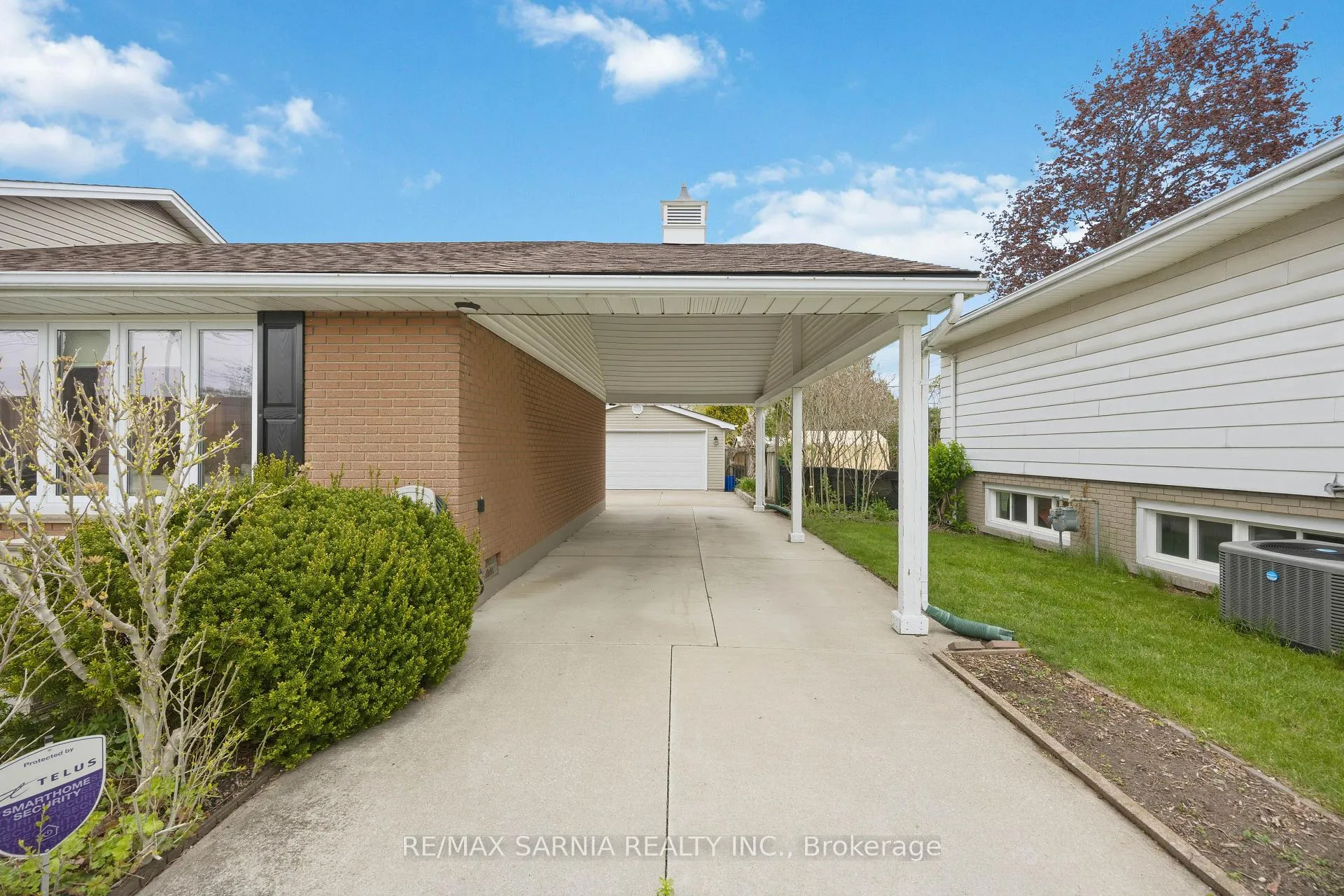 Photo 6 of 1088 Guthrie Drive E, Sarnia — HOMEH