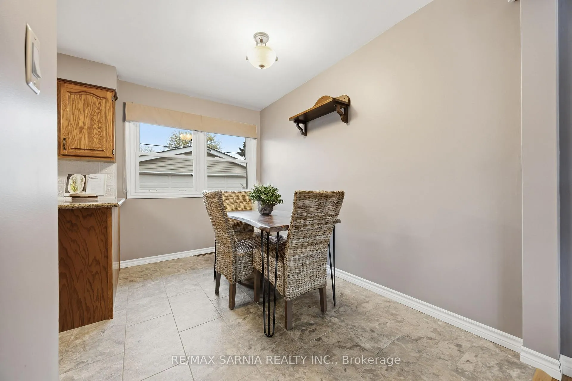 Photo 12 of 1088 Guthrie Drive E, Sarnia — HOMEH