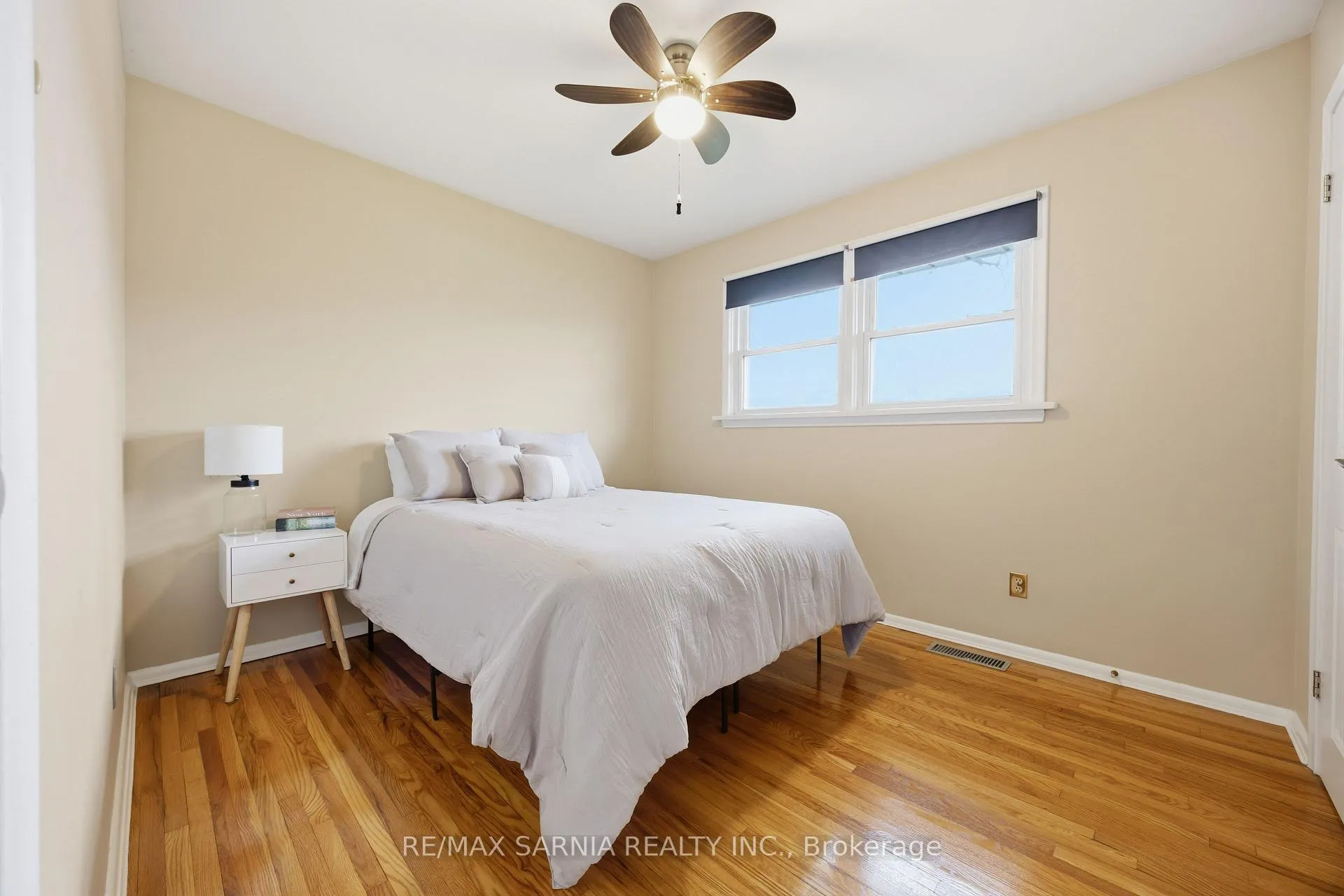 Photo 21 of 1088 Guthrie Drive E, Sarnia — HOMEH