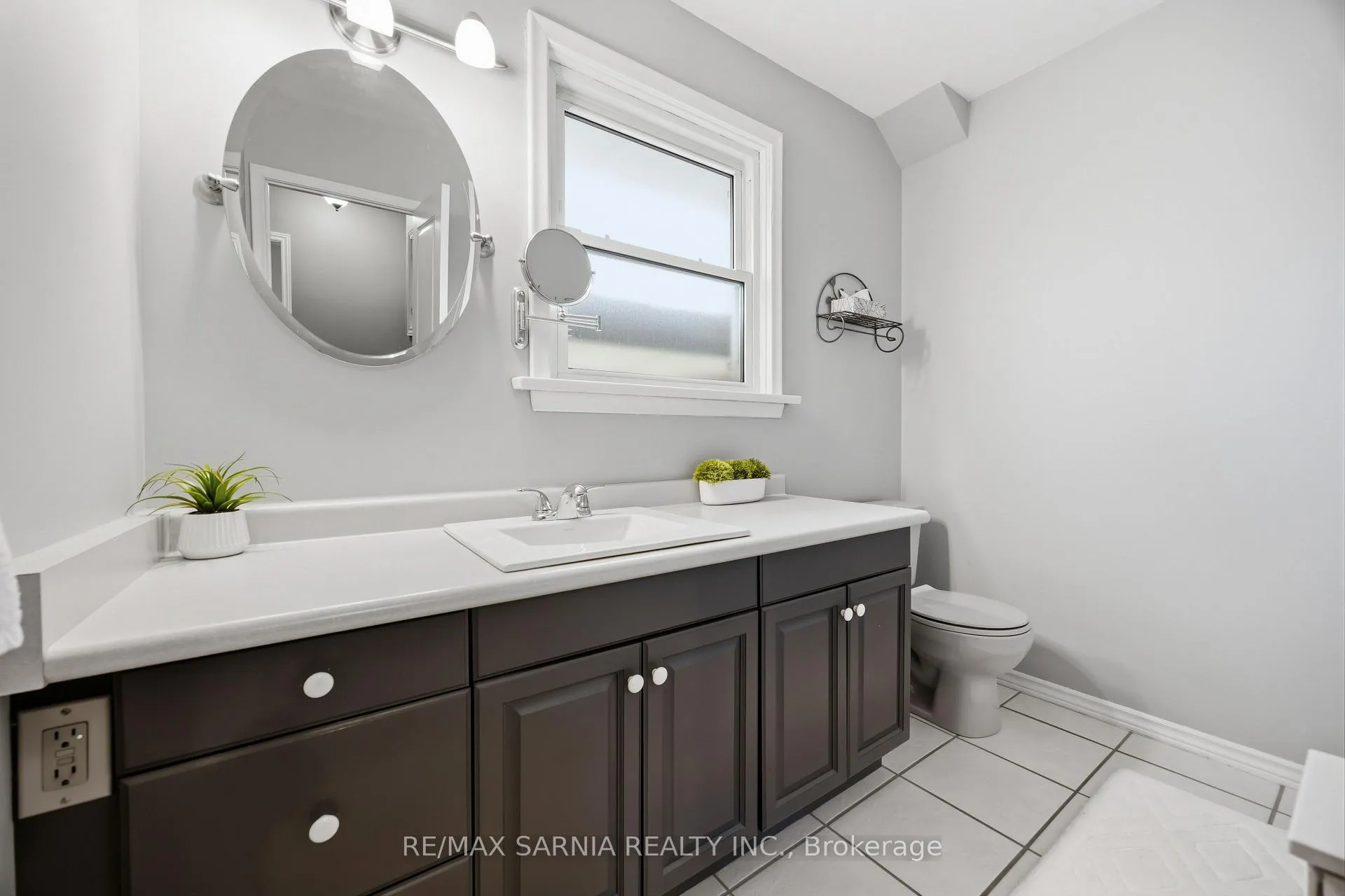 Photo 25 of 1088 Guthrie Drive E, Sarnia — HOMEH