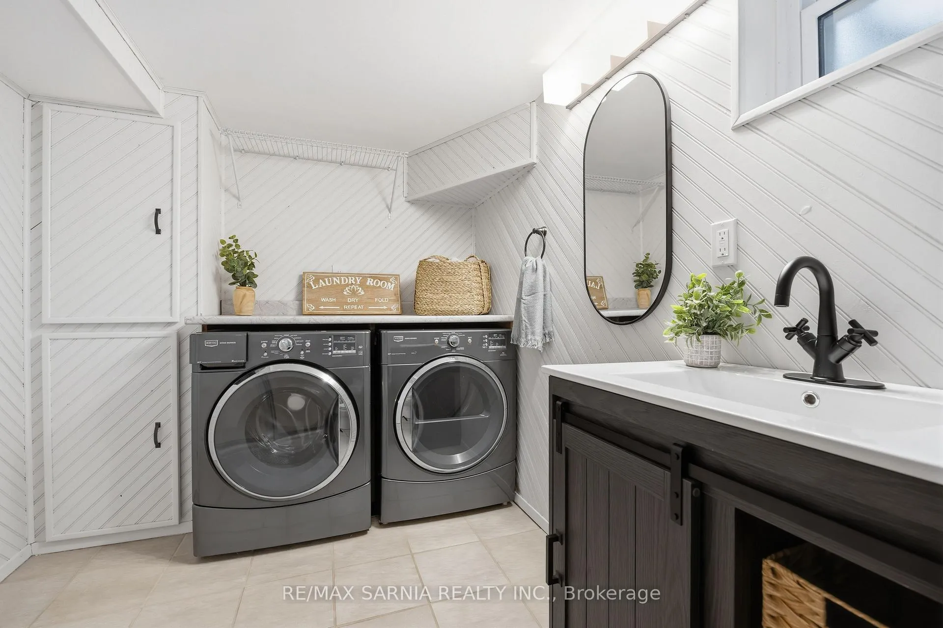 Photo 31 of 1088 Guthrie Drive E, Sarnia — HOMEH