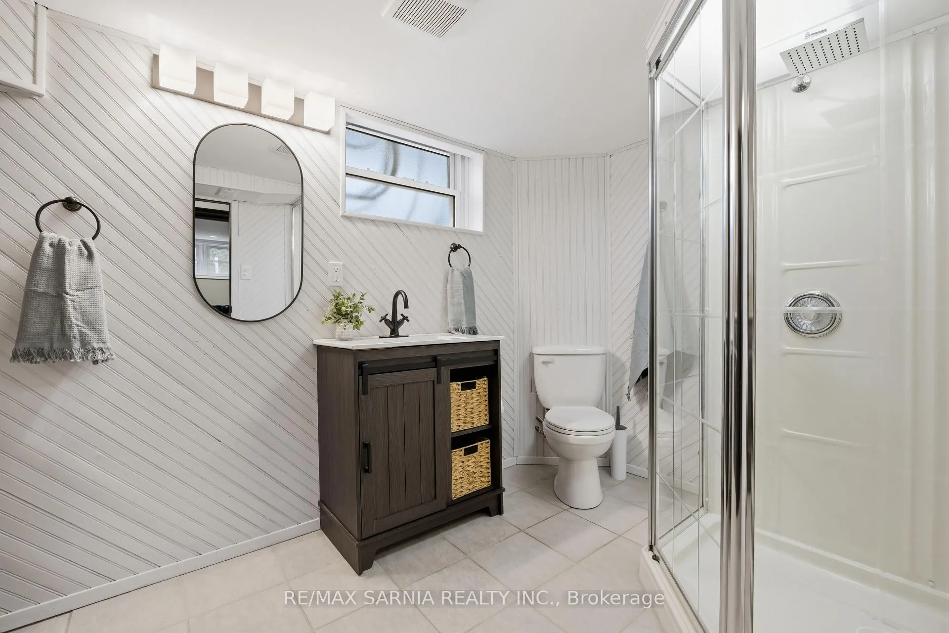 Photo 32 of 1088 Guthrie Drive E, Sarnia — HOMEH