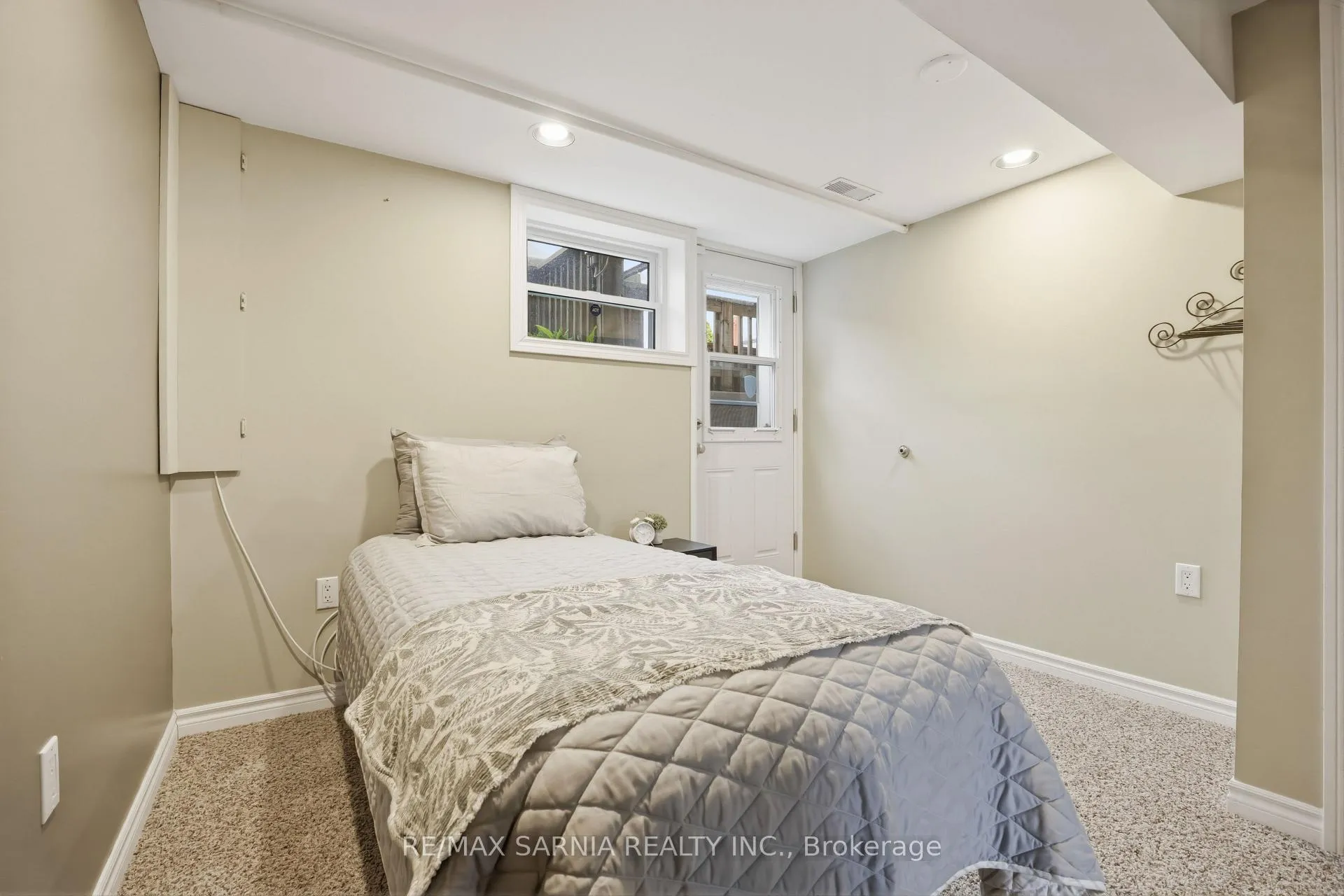 Photo 33 of 1088 Guthrie Drive E, Sarnia — HOMEH
