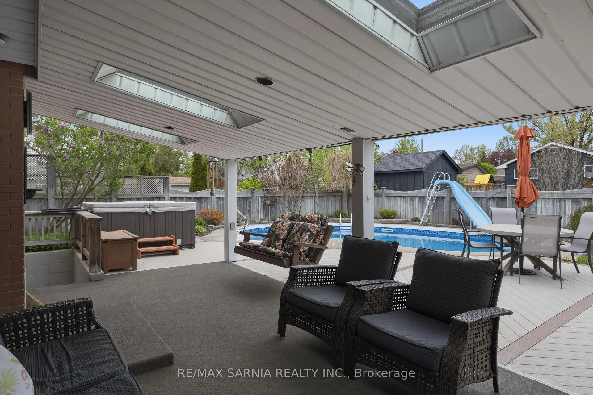 Photo 35 of 1088 Guthrie Drive E, Sarnia — HOMEH