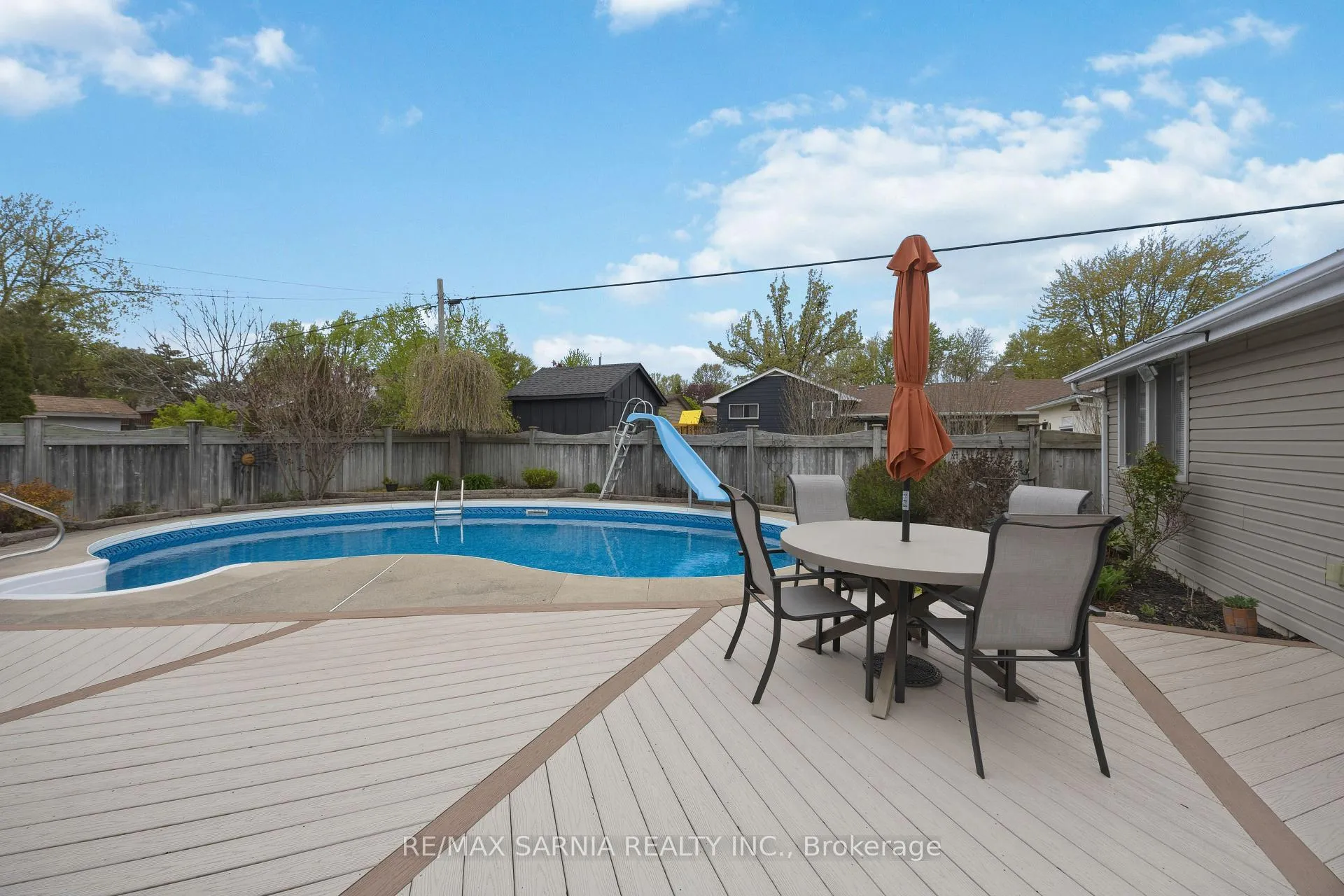 Photo 37 of 1088 Guthrie Drive E, Sarnia — HOMEH