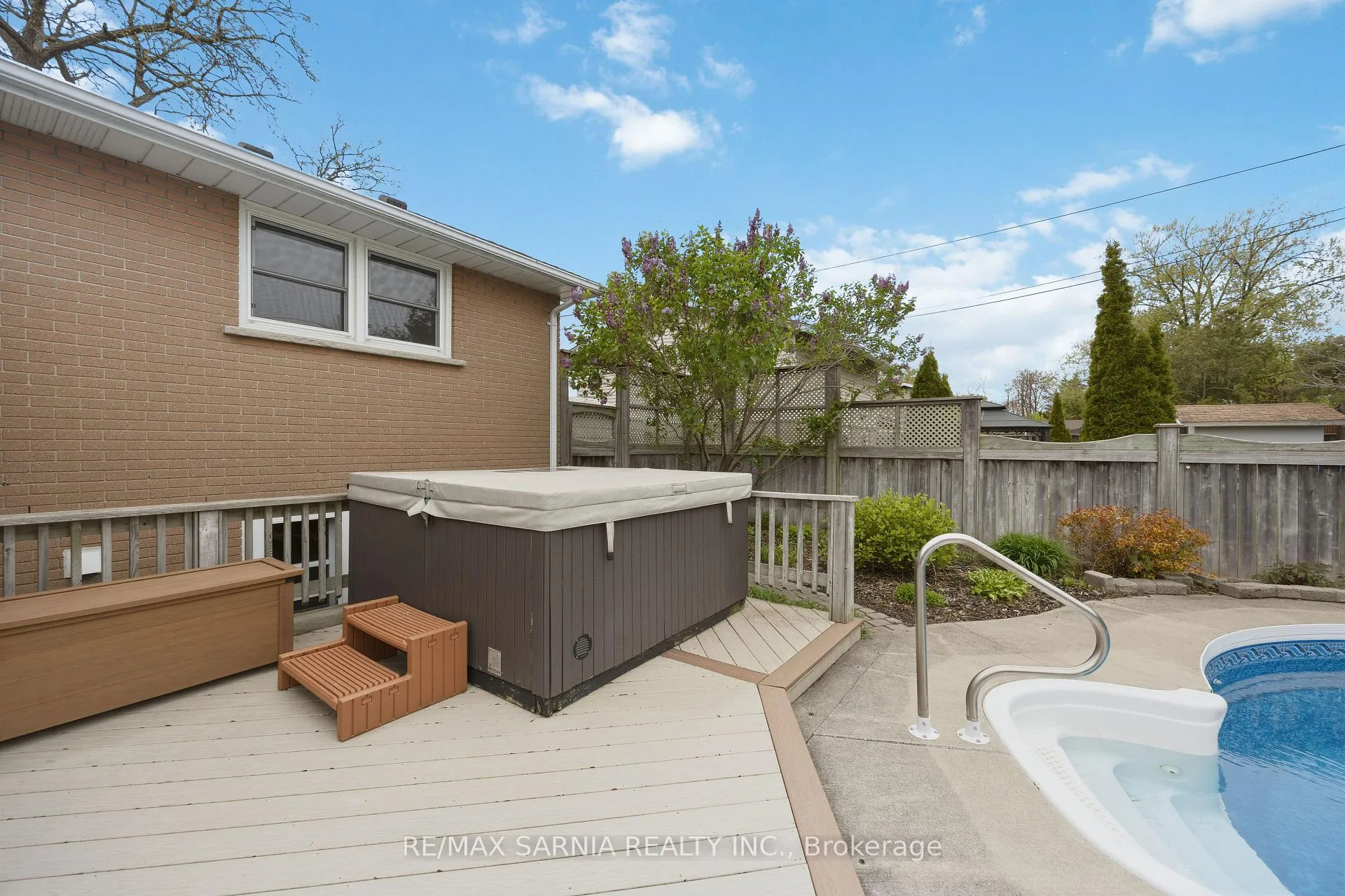 Photo 38 of 1088 Guthrie Drive E, Sarnia — HOMEH