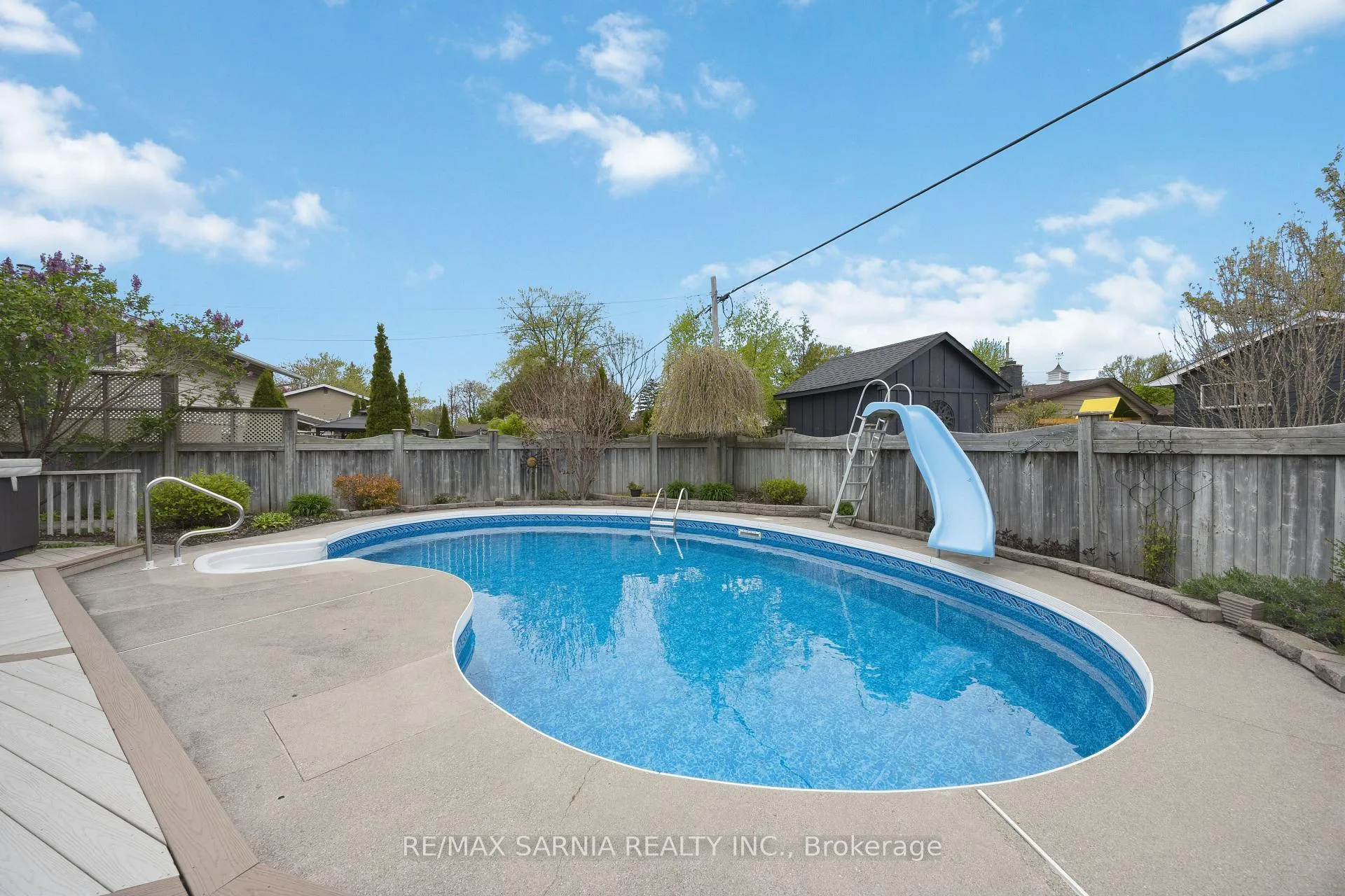 Photo 39 of 1088 Guthrie Drive E, Sarnia — HOMEH