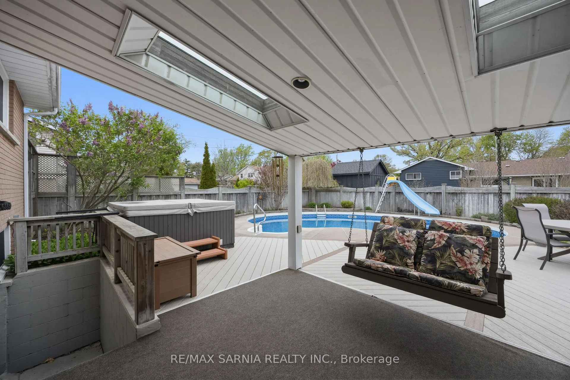 Photo 40 of 1088 Guthrie Drive E, Sarnia — HOMEH