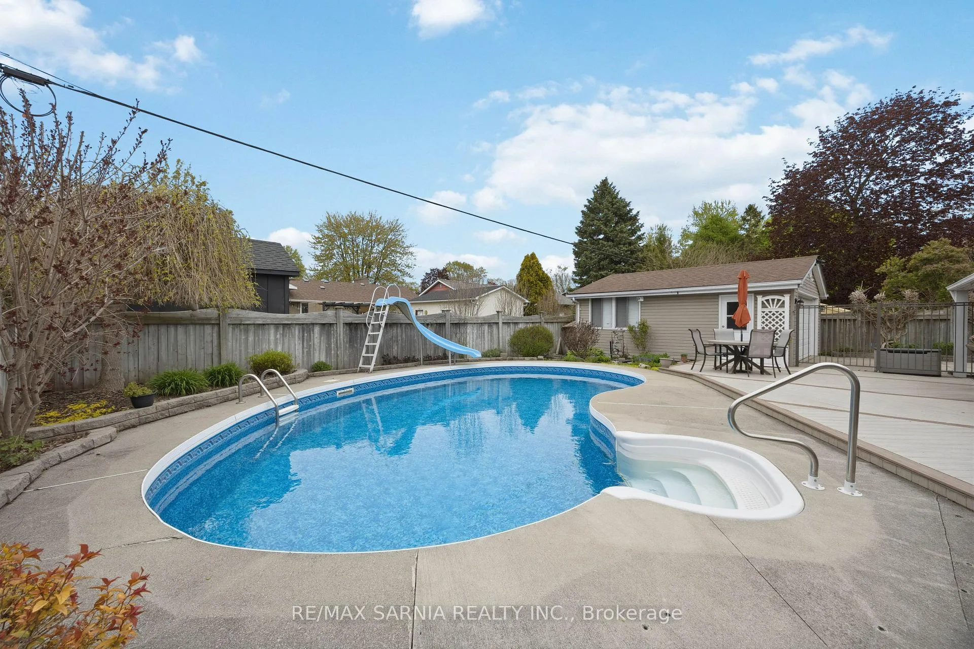 Photo 41 of 1088 Guthrie Drive E, Sarnia — HOMEH