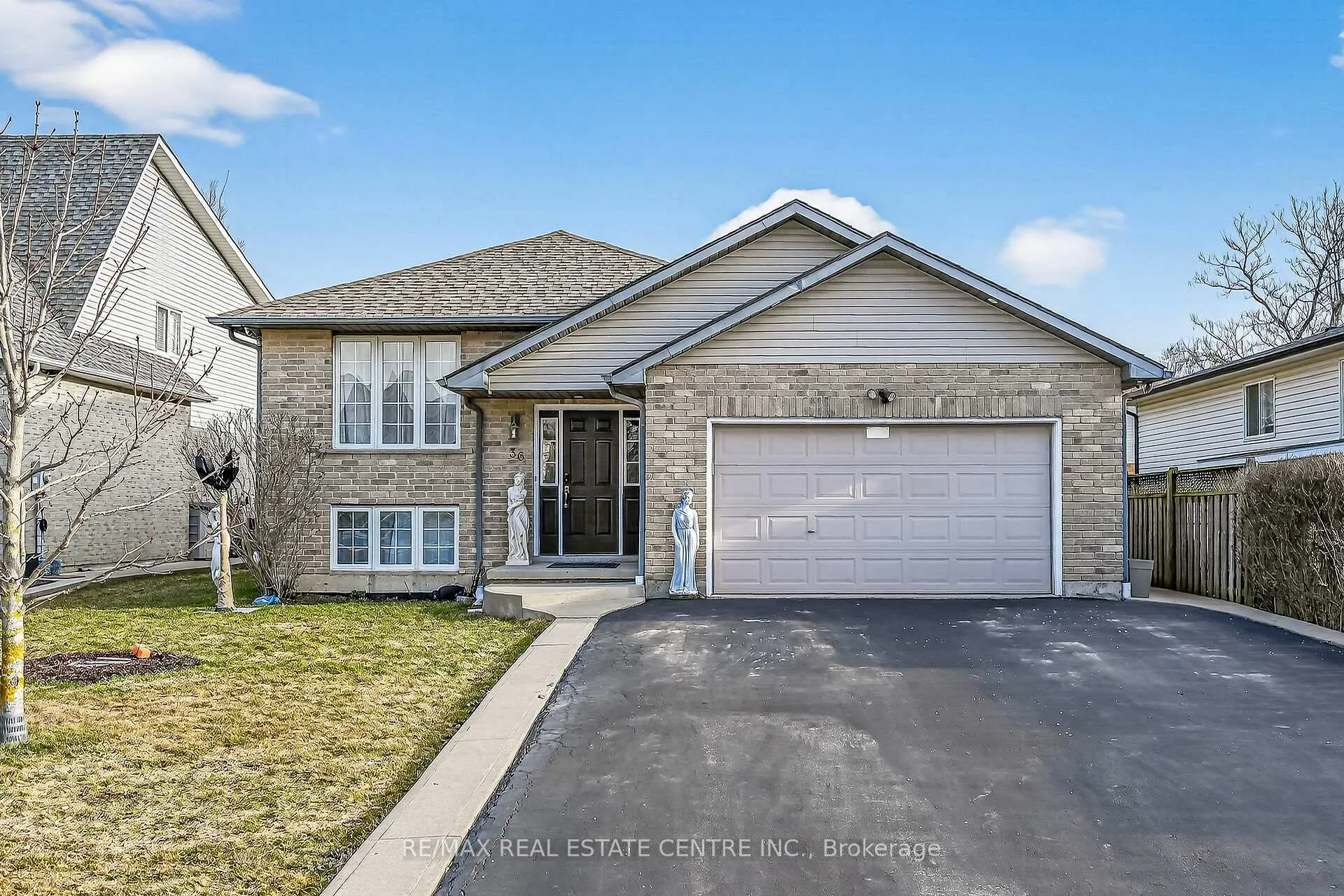 Photo 1 of 36 Longview Court, Hamilton, Mount Hope — HOMEH