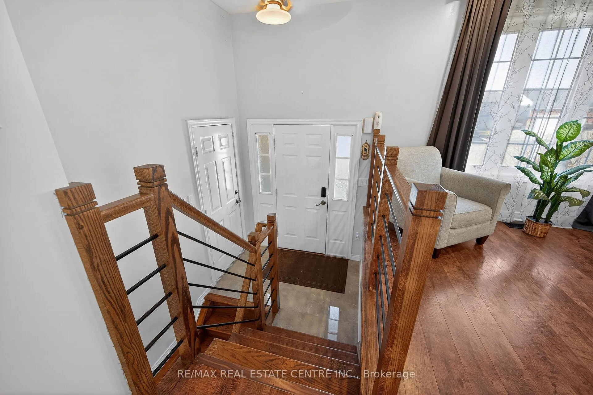 Photo 4 of 36 Longview Court, Hamilton, Mount Hope — HOMEH