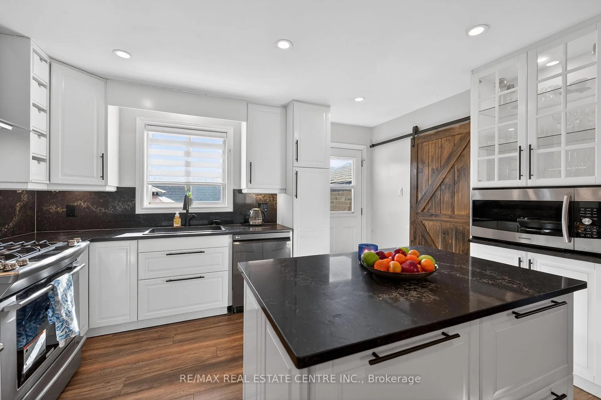 Photo 15 of 36 Longview Court, Hamilton, Mount Hope — HOMEH