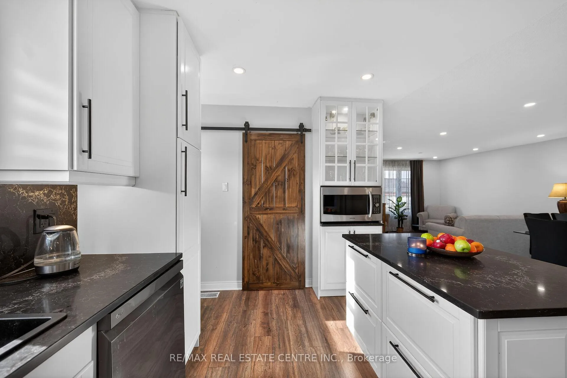 Photo 16 of 36 Longview Court, Hamilton, Mount Hope — HOMEH