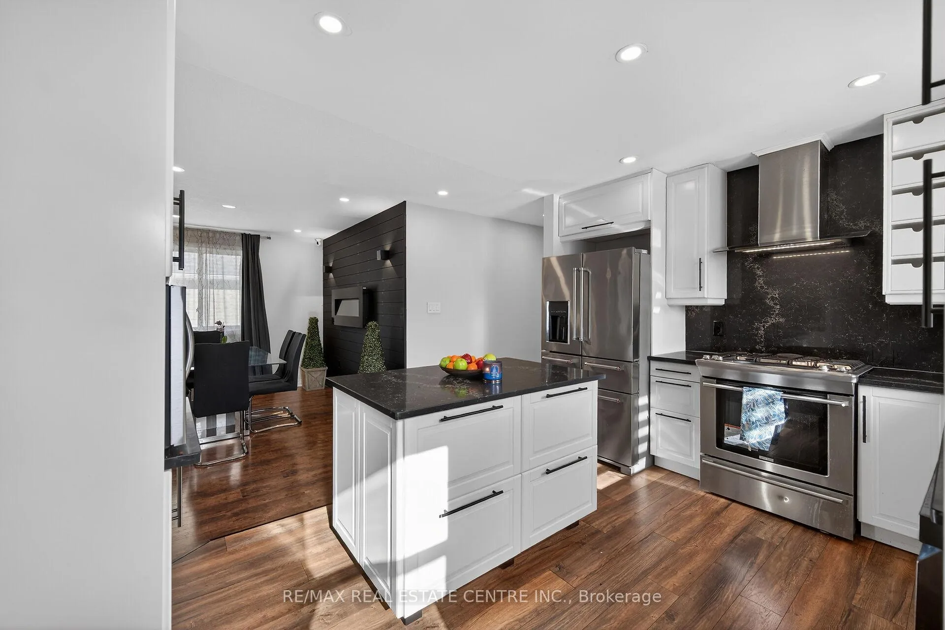 Photo 17 of 36 Longview Court, Hamilton, Mount Hope — HOMEH
