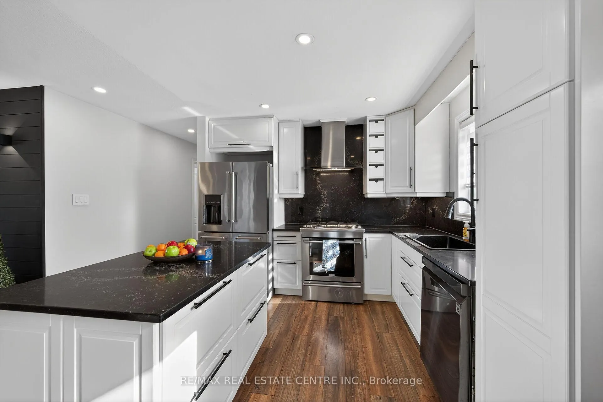 Photo 18 of 36 Longview Court, Hamilton, Mount Hope — HOMEH