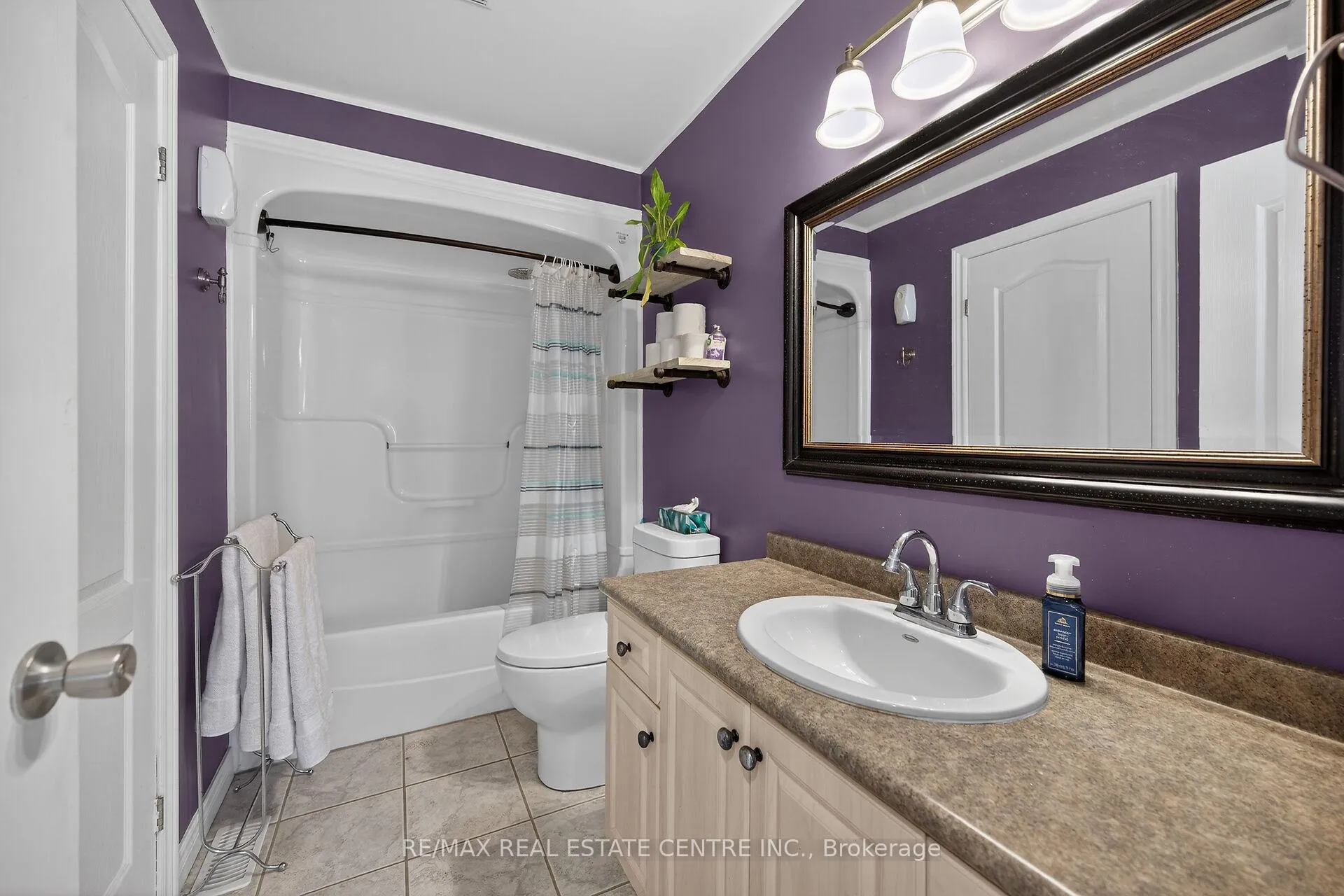 Photo 25 of 36 Longview Court, Hamilton, Mount Hope — HOMEH