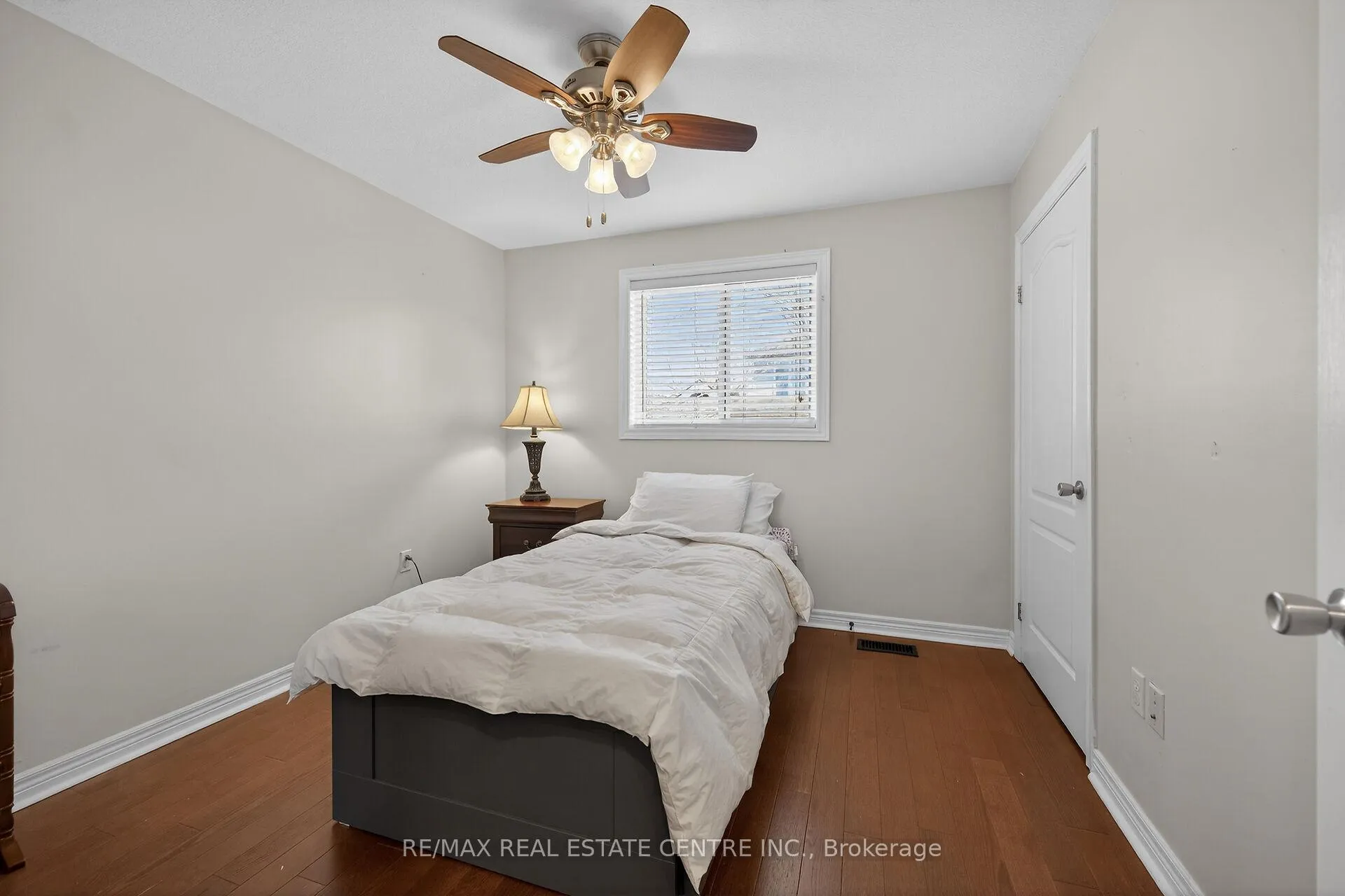 Photo 26 of 36 Longview Court, Hamilton, Mount Hope — HOMEH