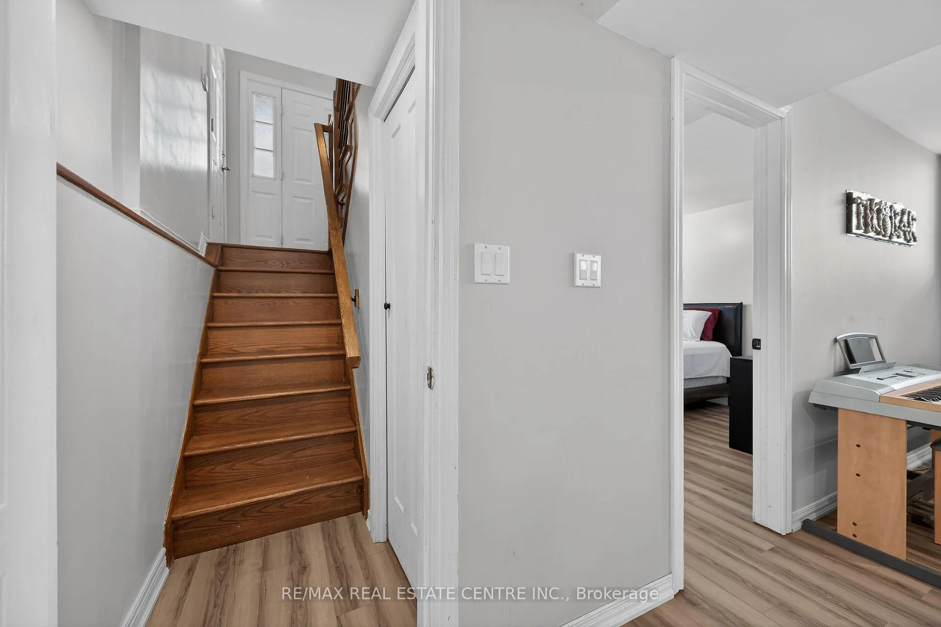 Photo 32 of 36 Longview Court, Hamilton, Mount Hope — HOMEH