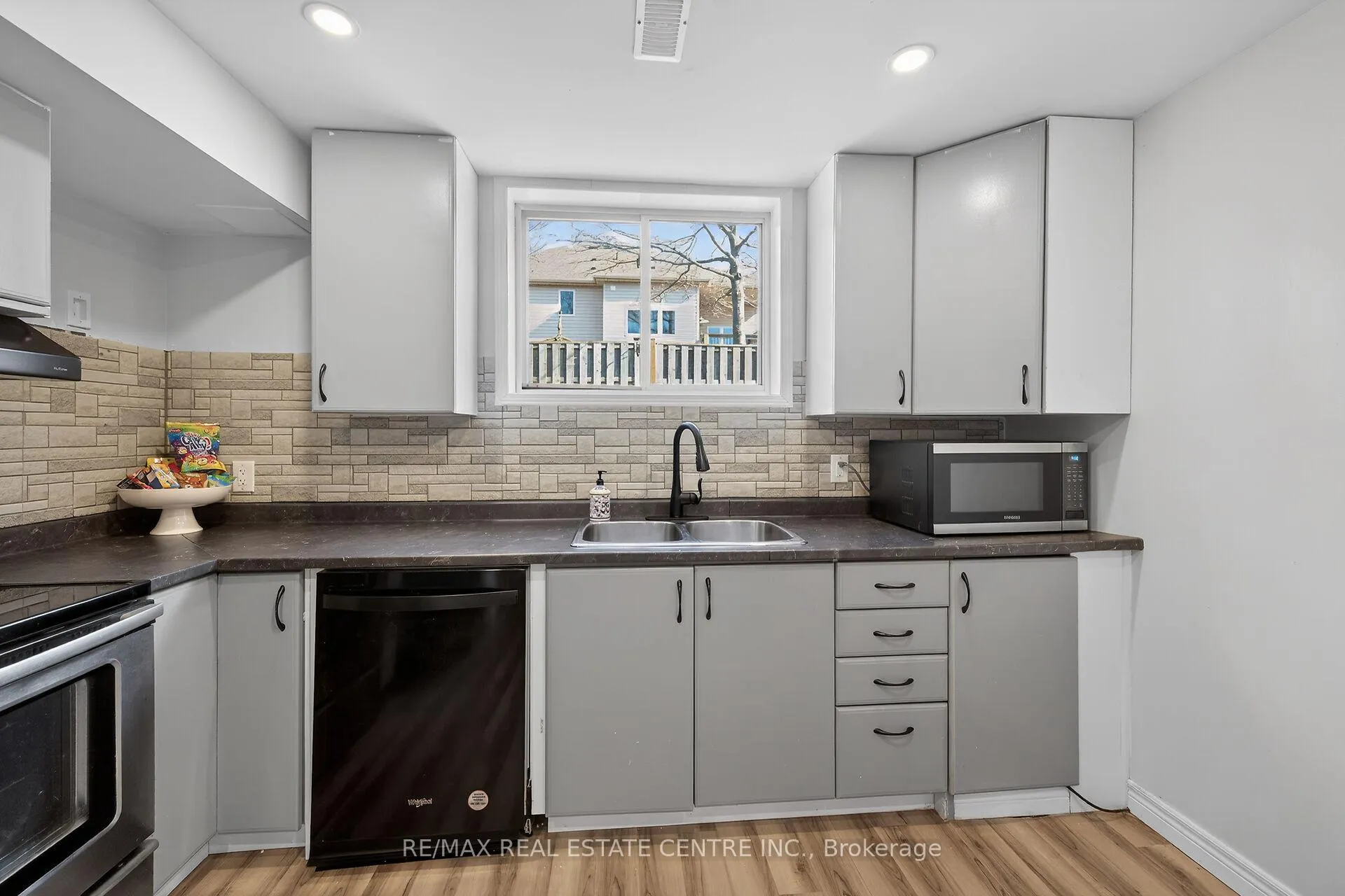 Photo 37 of 36 Longview Court, Hamilton, Mount Hope — HOMEH