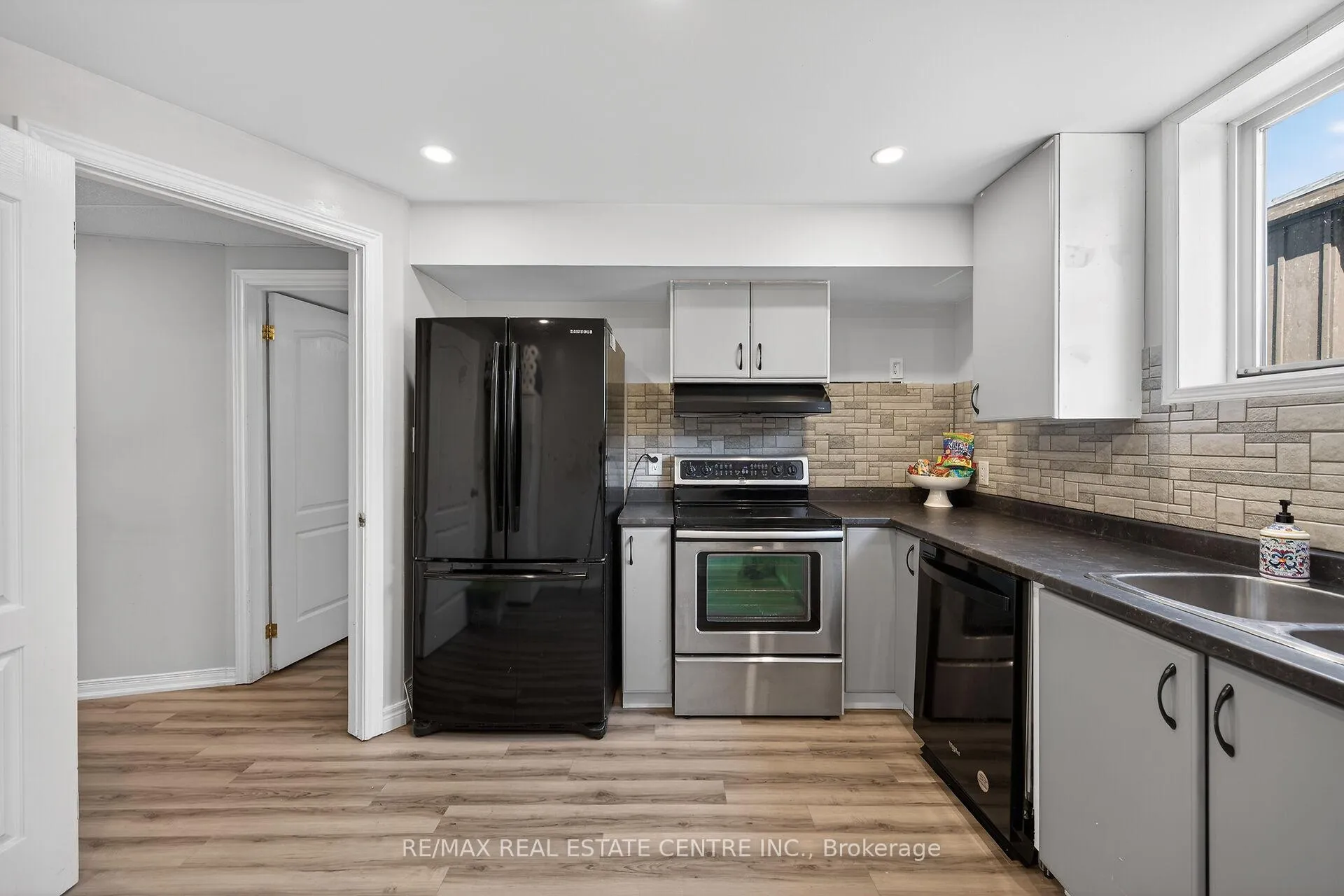 Photo 38 of 36 Longview Court, Hamilton, Mount Hope — HOMEH