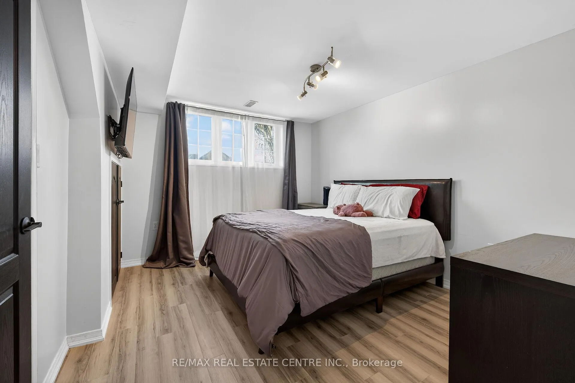 Photo 42 of 36 Longview Court, Hamilton, Mount Hope — HOMEH