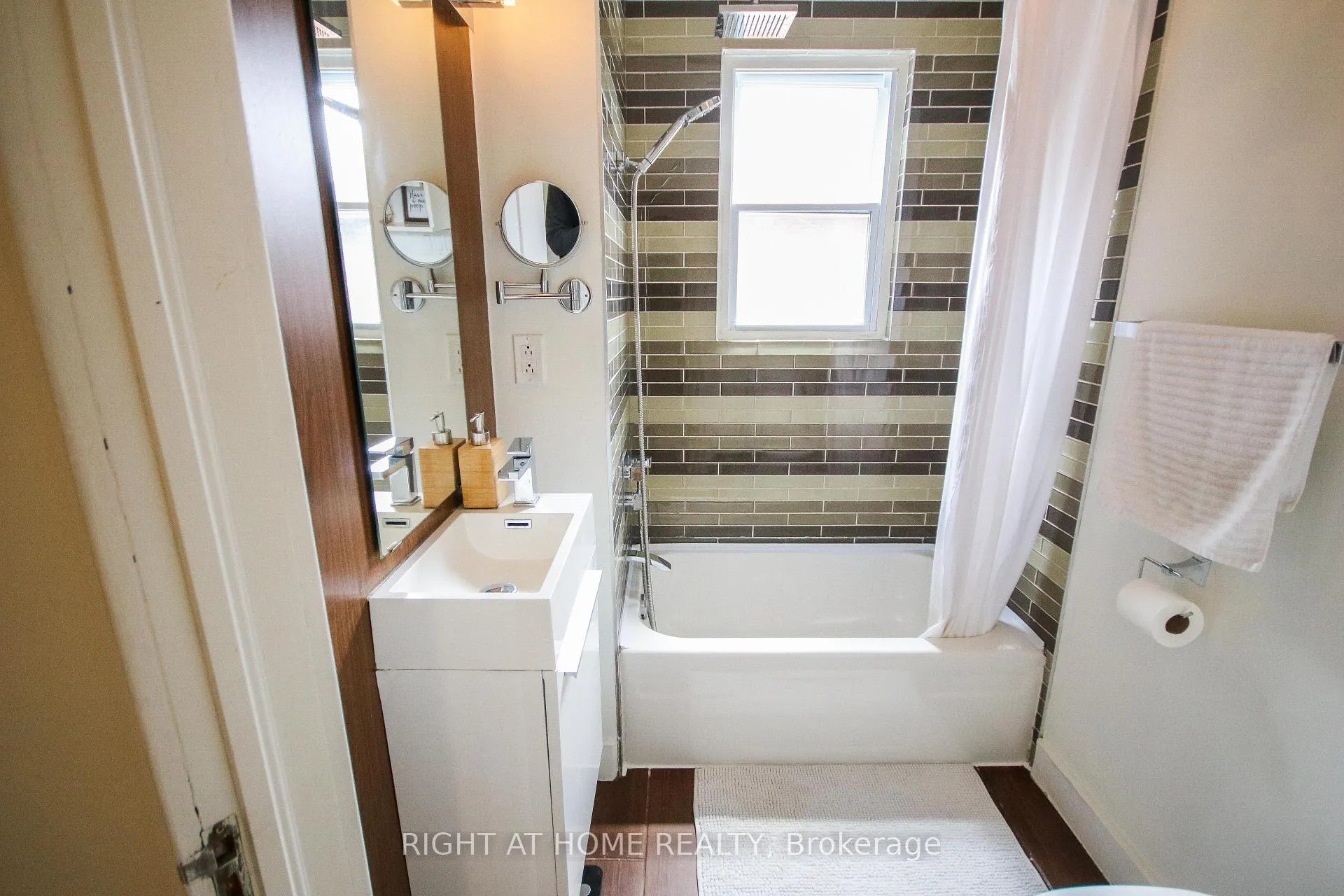 Photo 21 of 44 Rhodes Avenue, Toronto, Greenwood-Coxwell — HOMEH