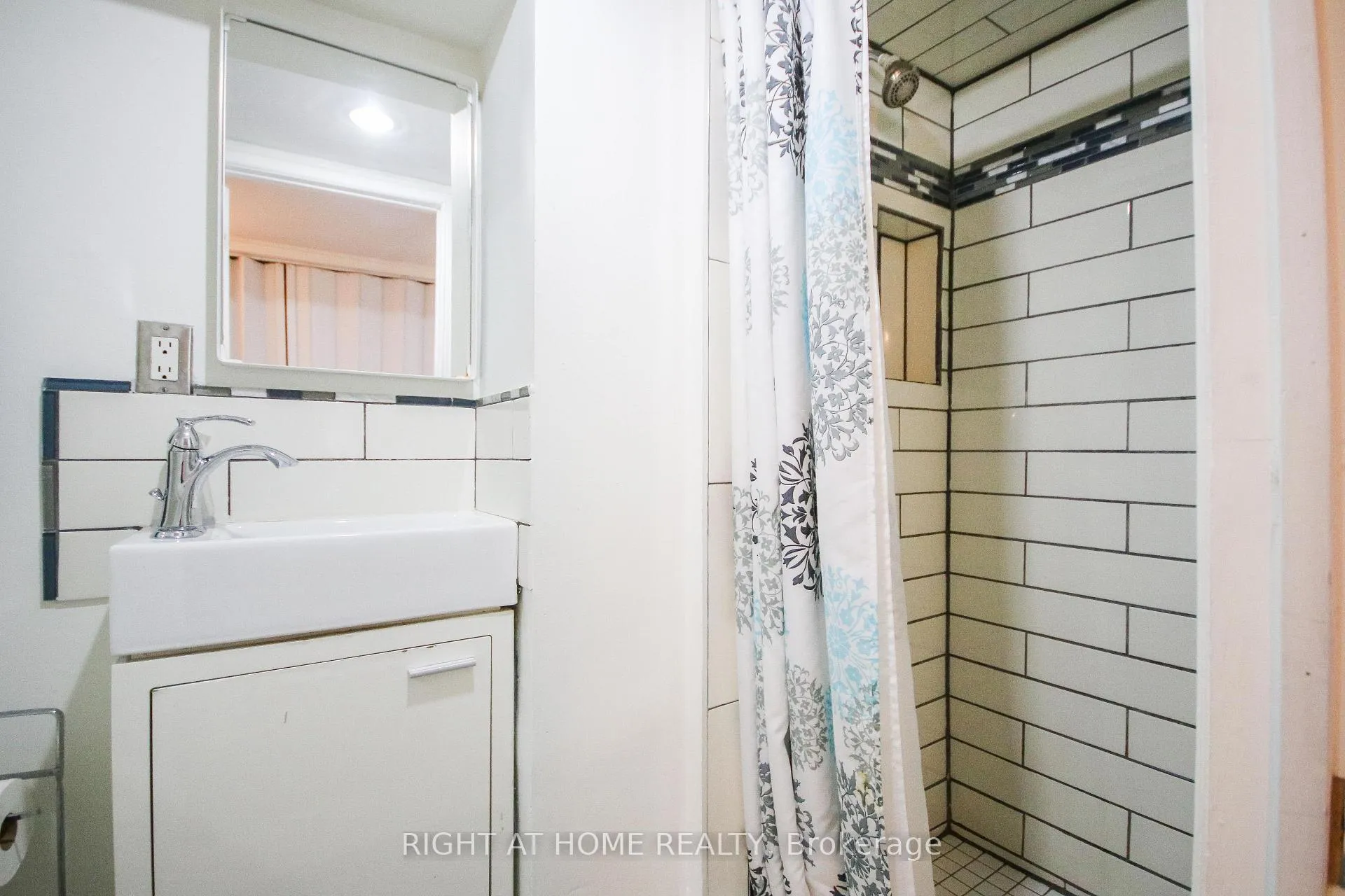 Photo 30 of 44 Rhodes Avenue, Toronto, Greenwood-Coxwell — HOMEH