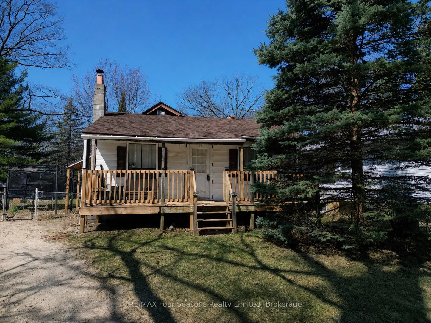 Photo 2 of 196 Melrose Avenue, Wasaga Beach — HOMEH
