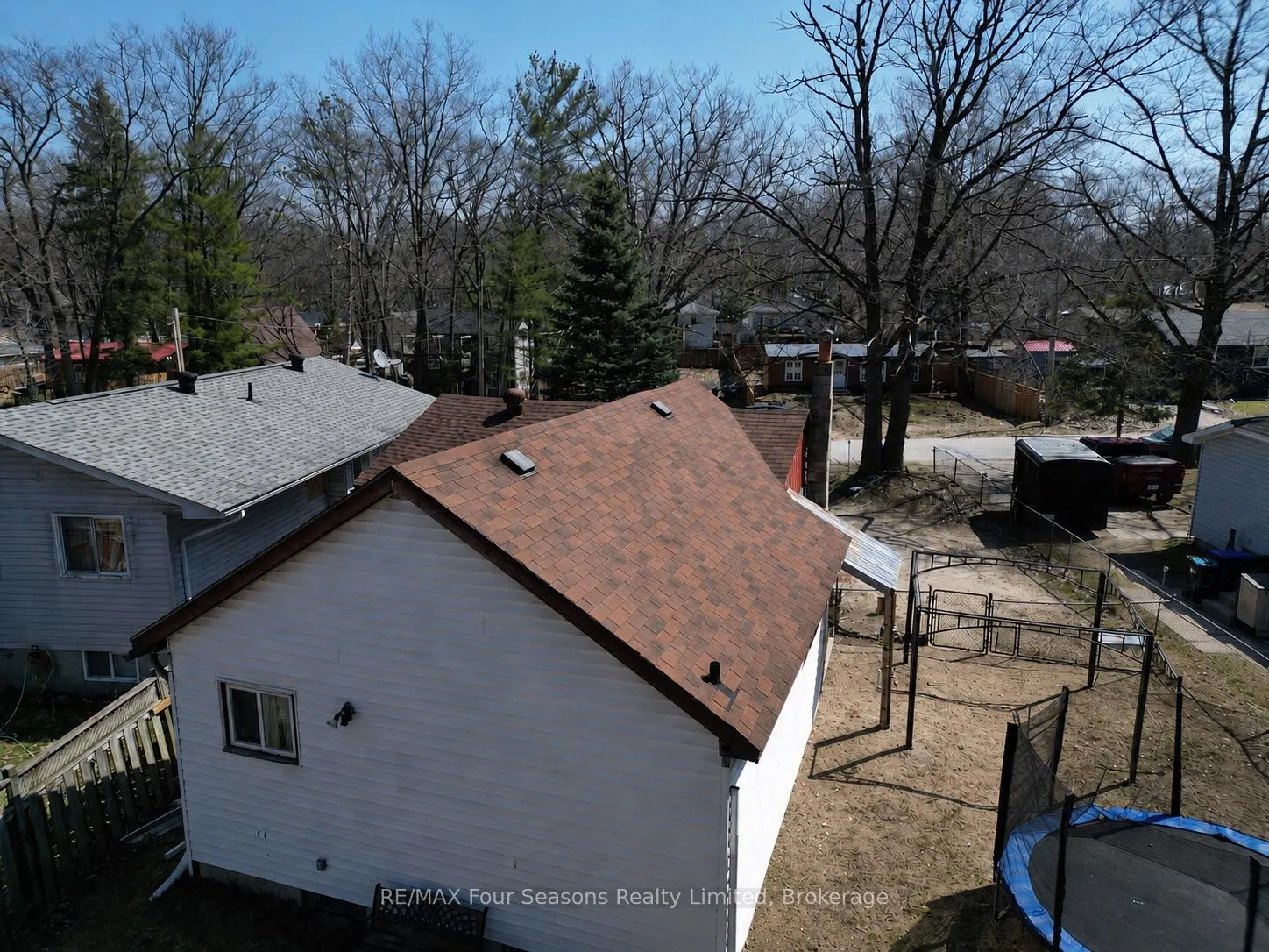 Photo 5 of 196 Melrose Avenue, Wasaga Beach — HOMEH