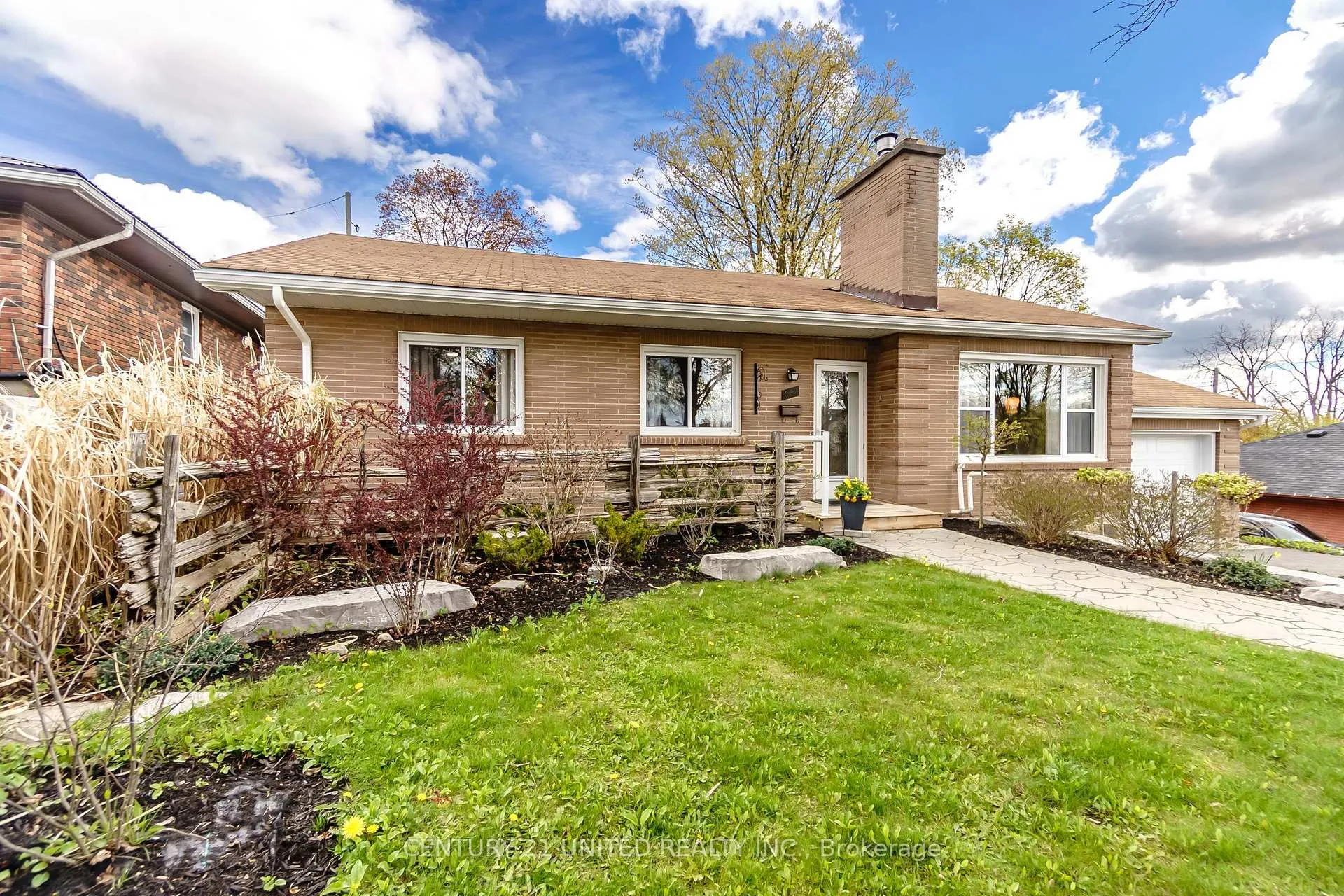 Photo 6 of 682 Victory Crescent, Peterborough, Town Ward 3 — HOMEH