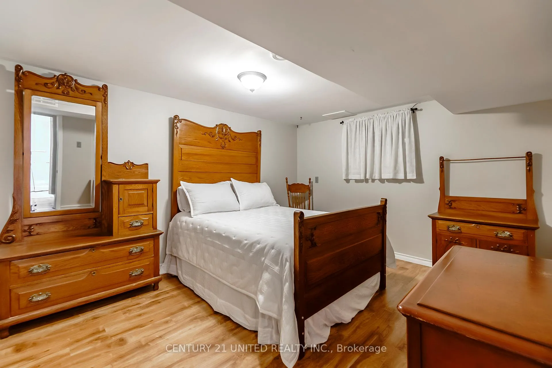Photo 38 of 682 Victory Crescent, Peterborough, Town Ward 3 — HOMEH