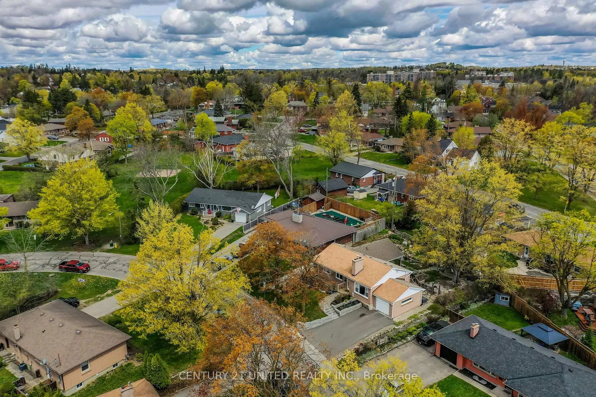 Photo 48 of 682 Victory Crescent, Peterborough, Town Ward 3 — HOMEH