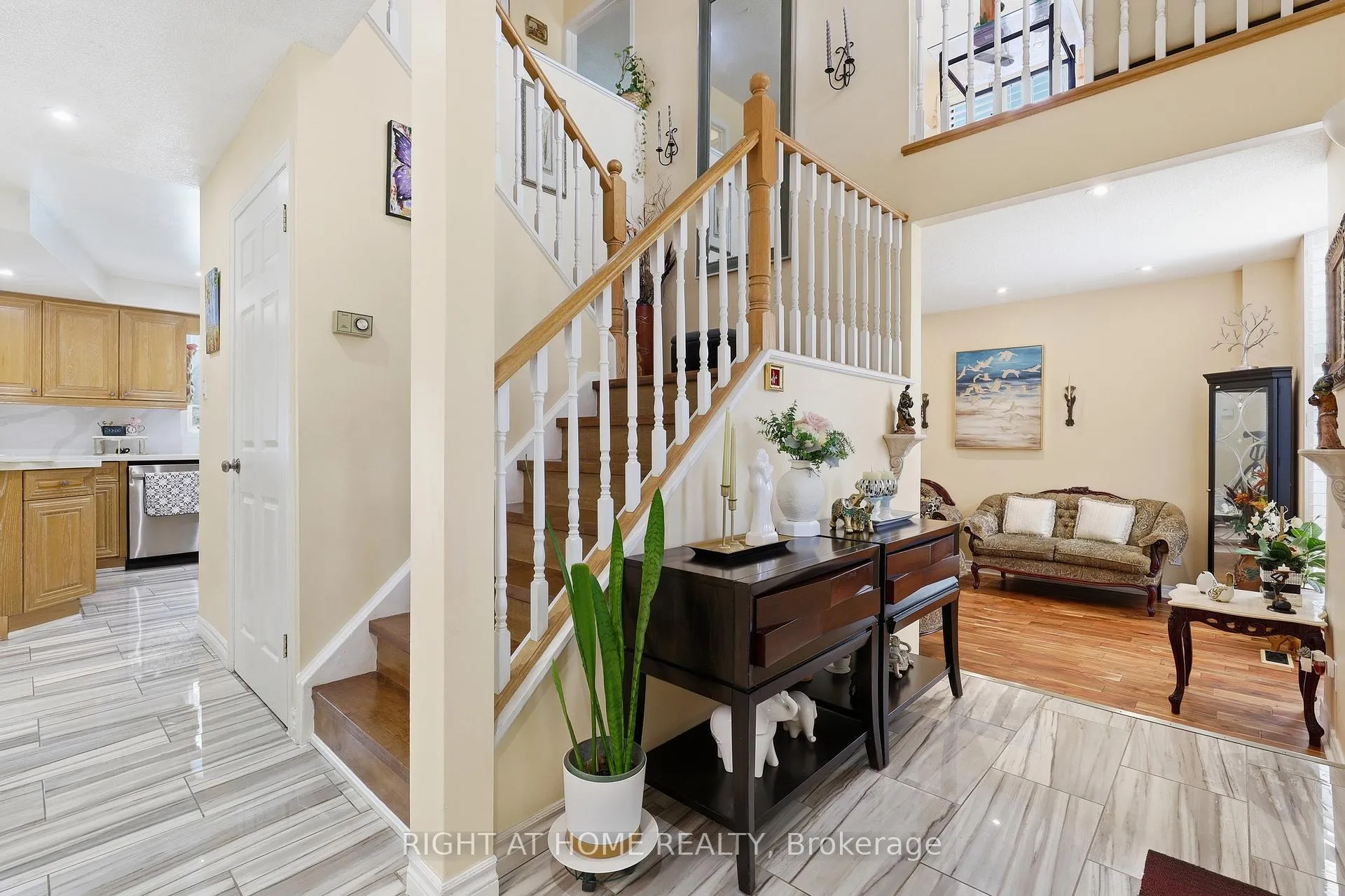 Photo 8 of 33 Parkside Drive, Brampton, Brampton South — HOMEH