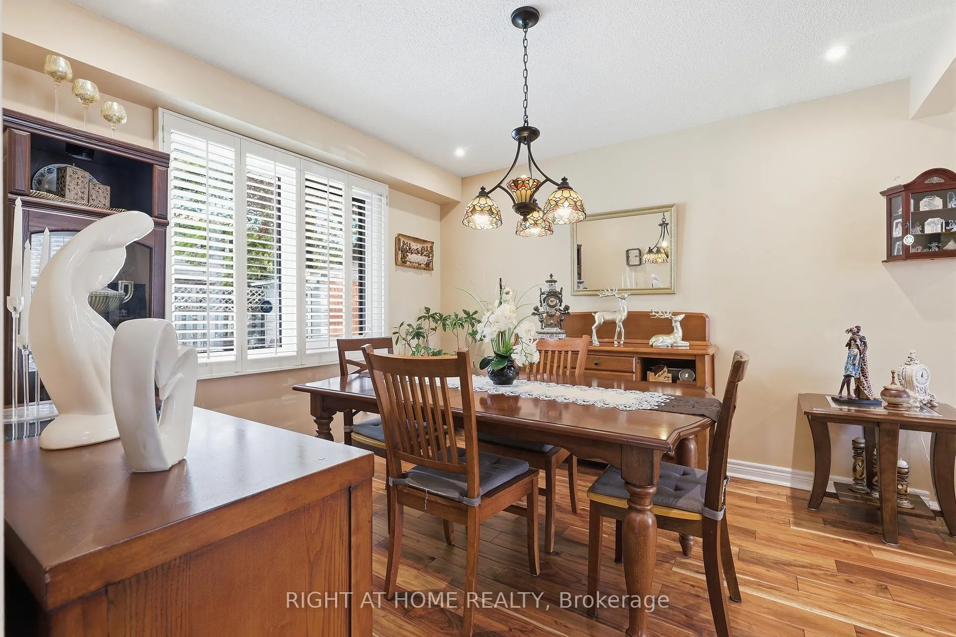 Photo 12 of 33 Parkside Drive, Brampton, Brampton South — HOMEH